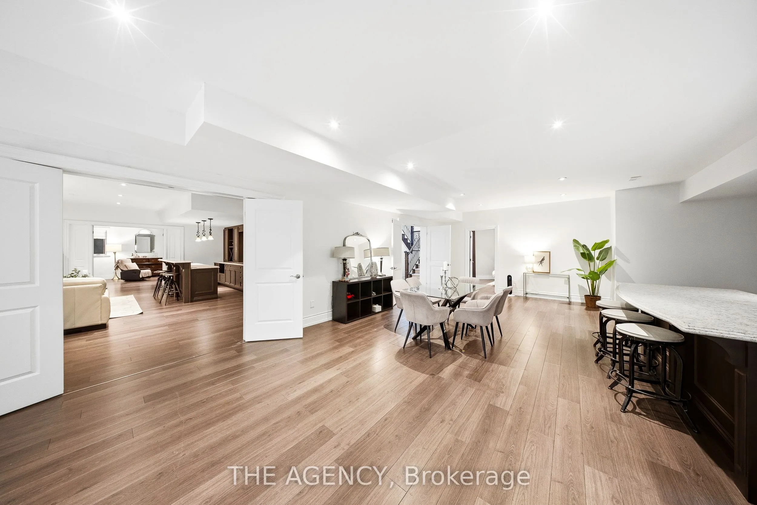 1098 Lakeshore Road W