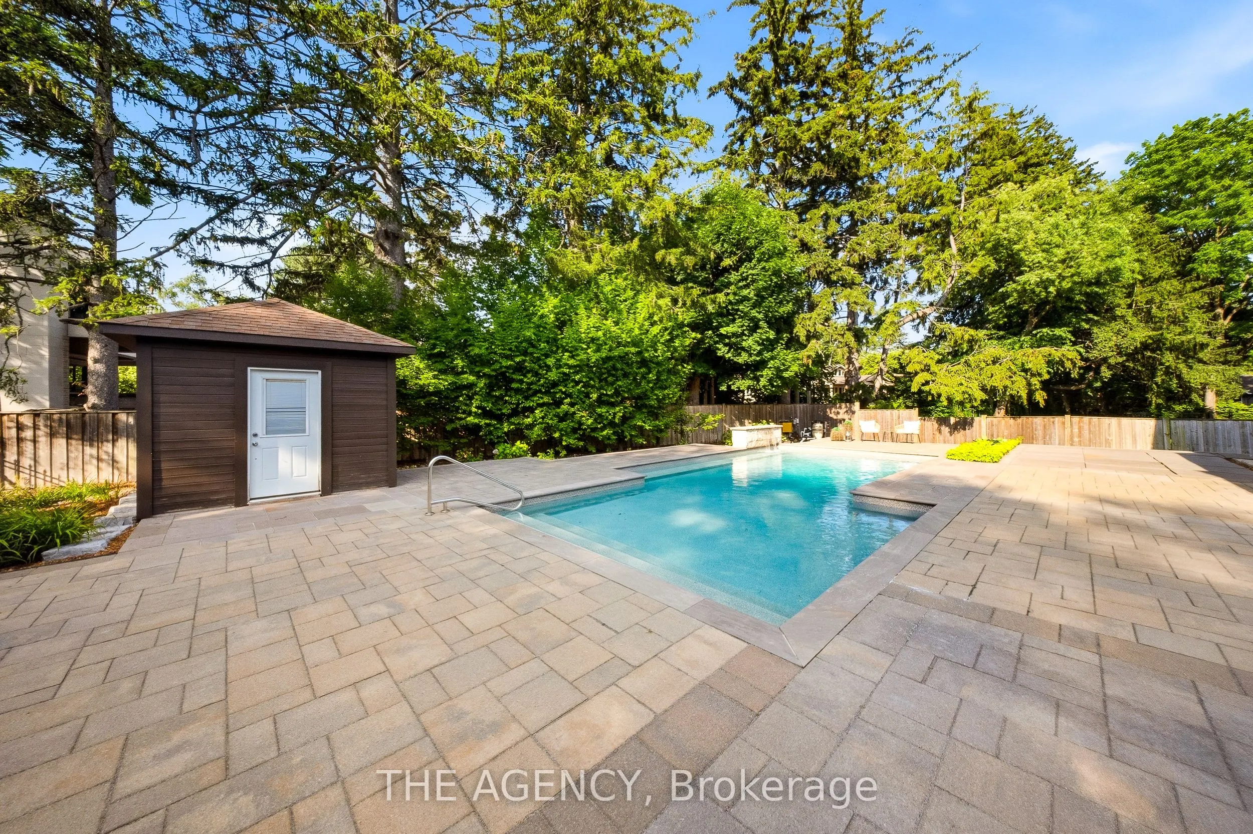 1098 Lakeshore Road W