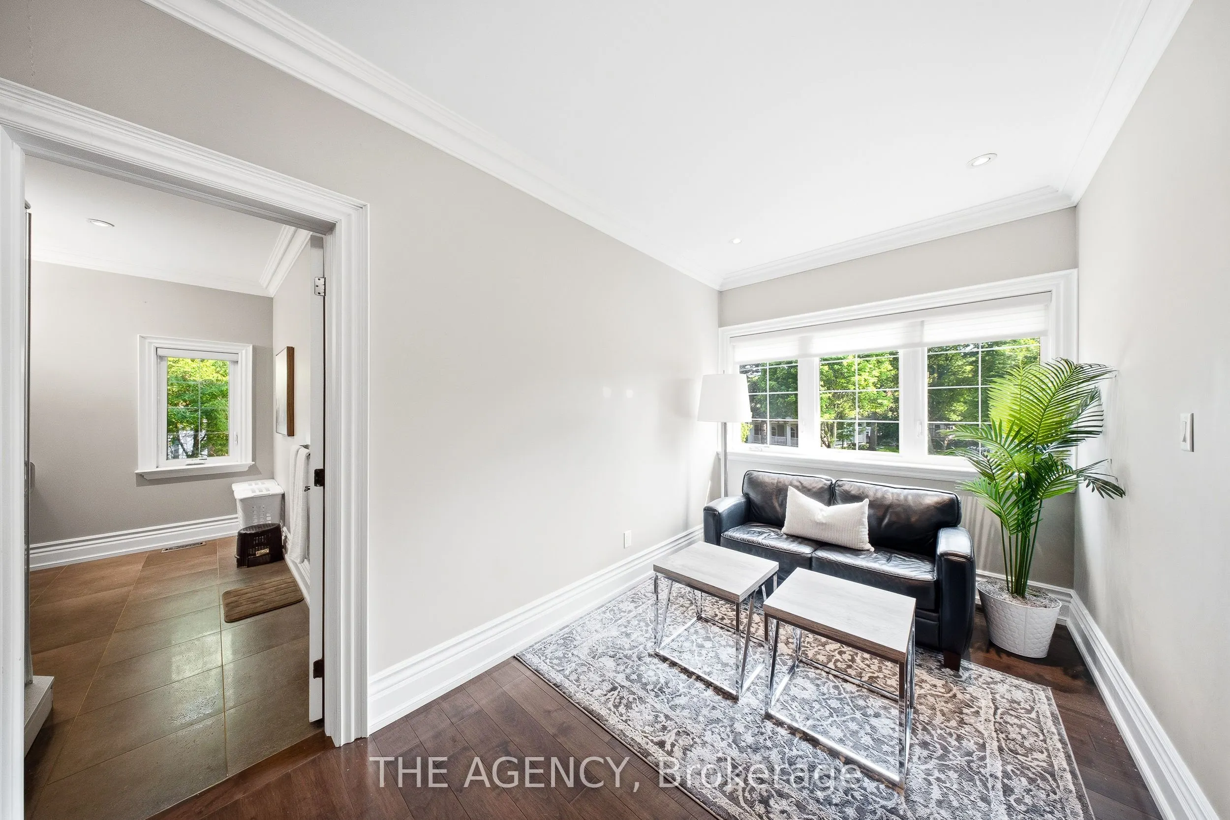 1098 Lakeshore Road W