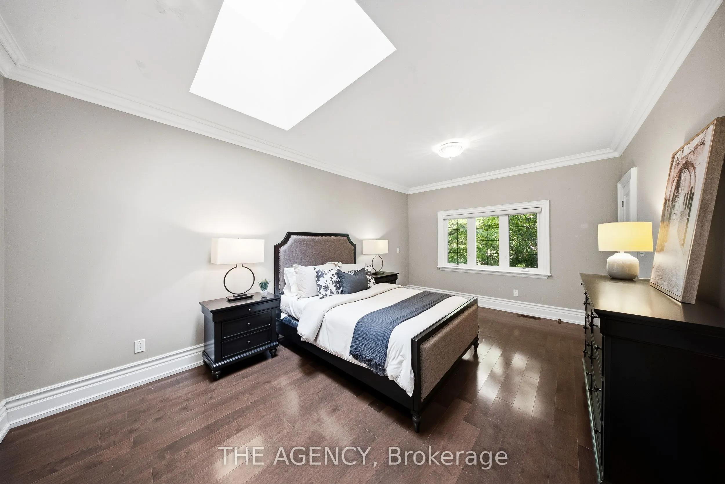 1098 Lakeshore Road W
