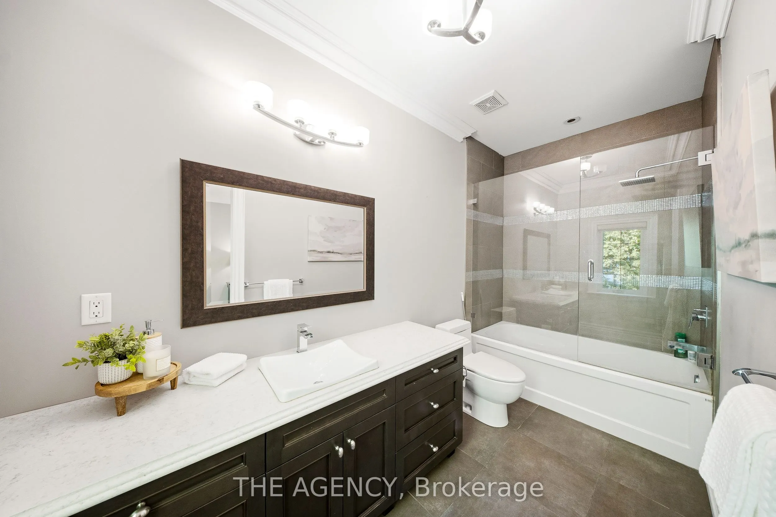 1098 Lakeshore Road W