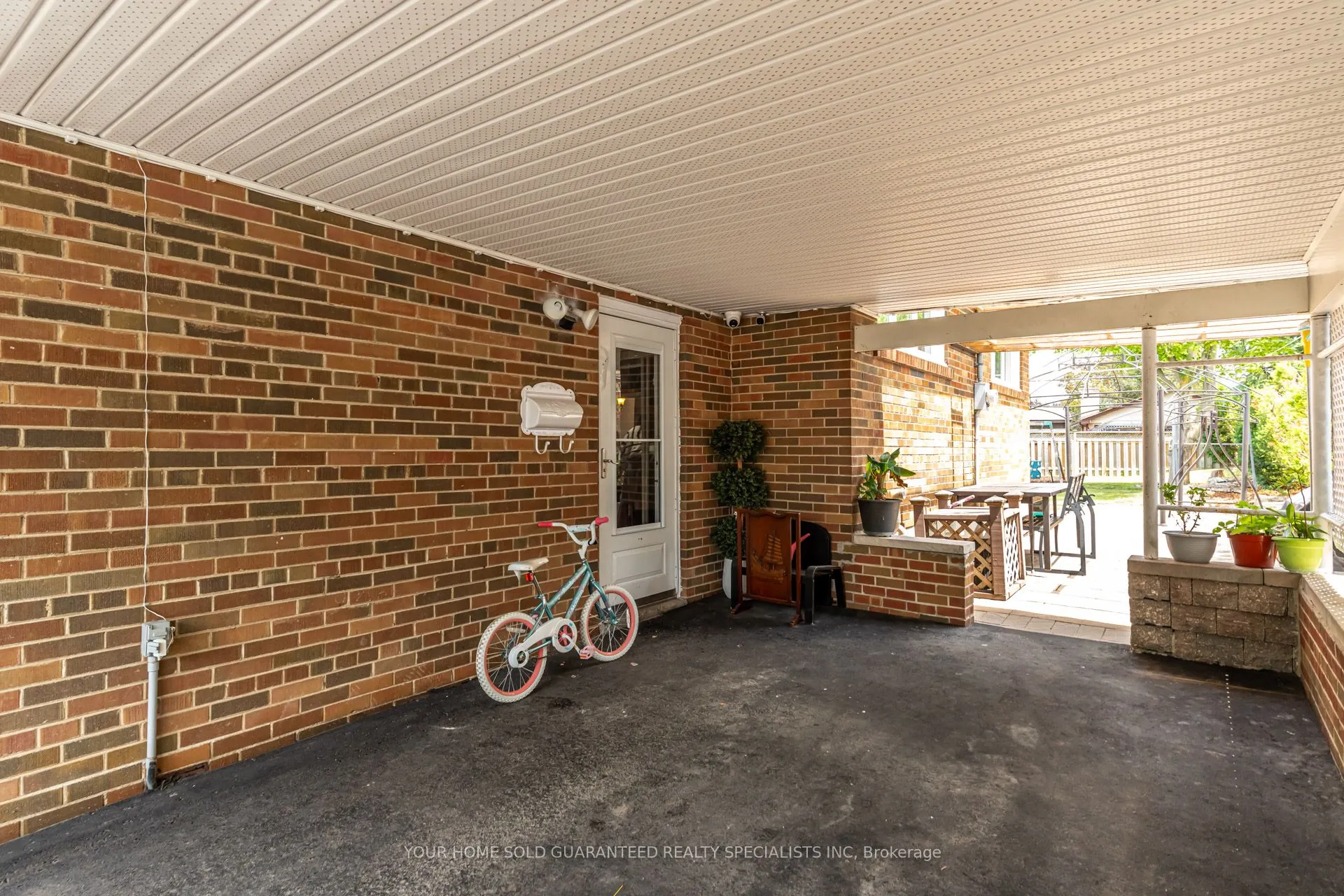 5 Hallow Crescent