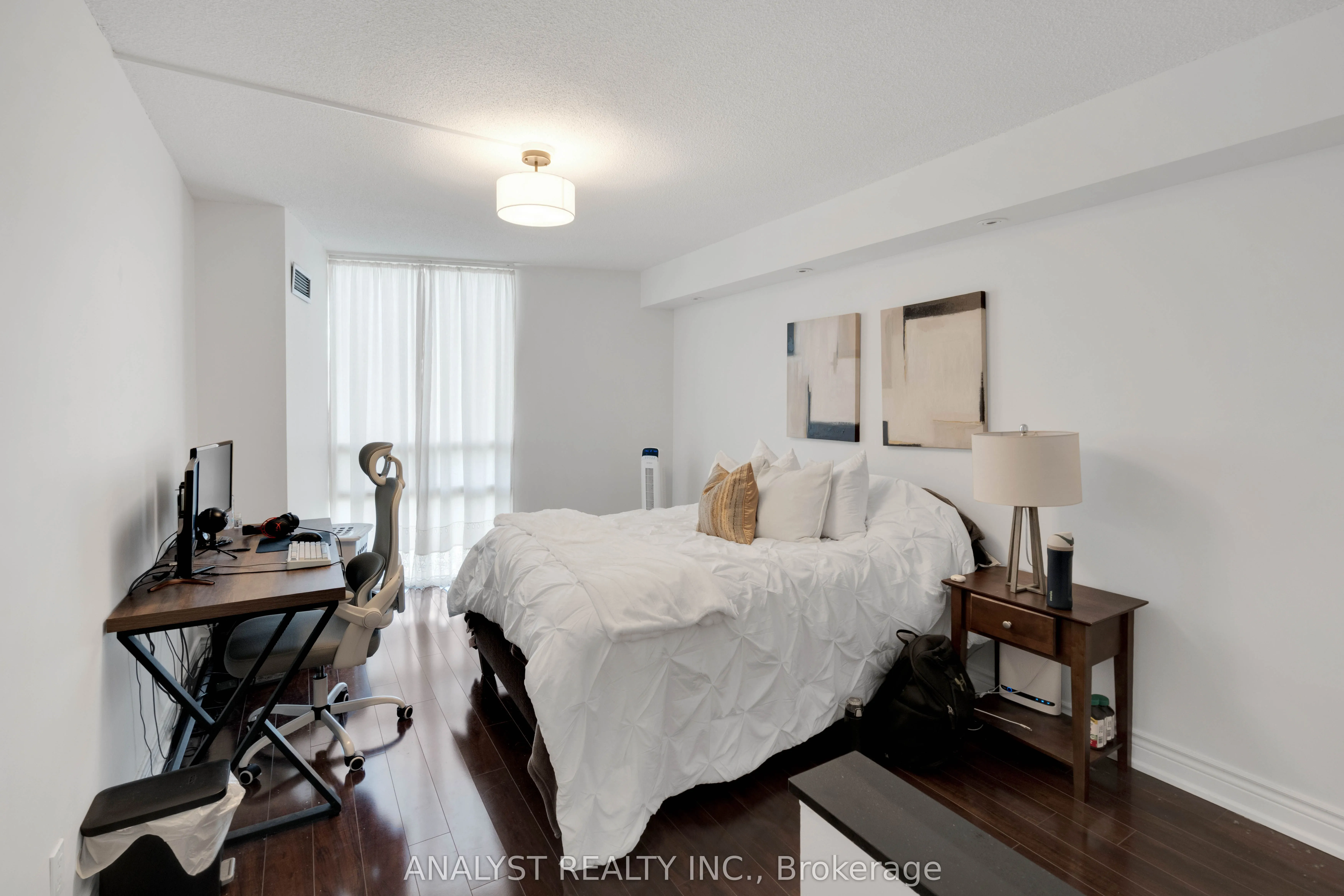 50 Eglinton Avenue W #909