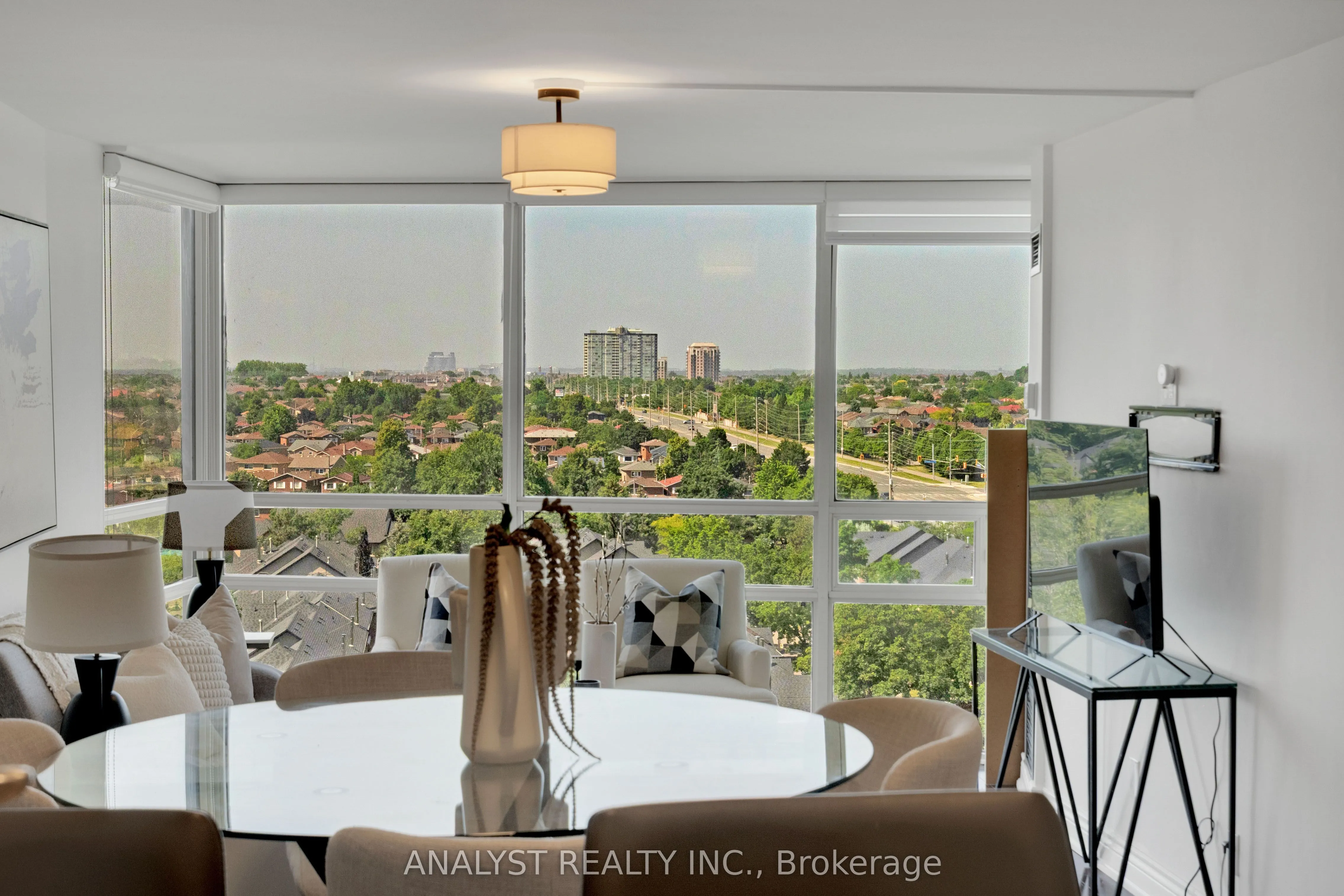 50 Eglinton Avenue W #909
