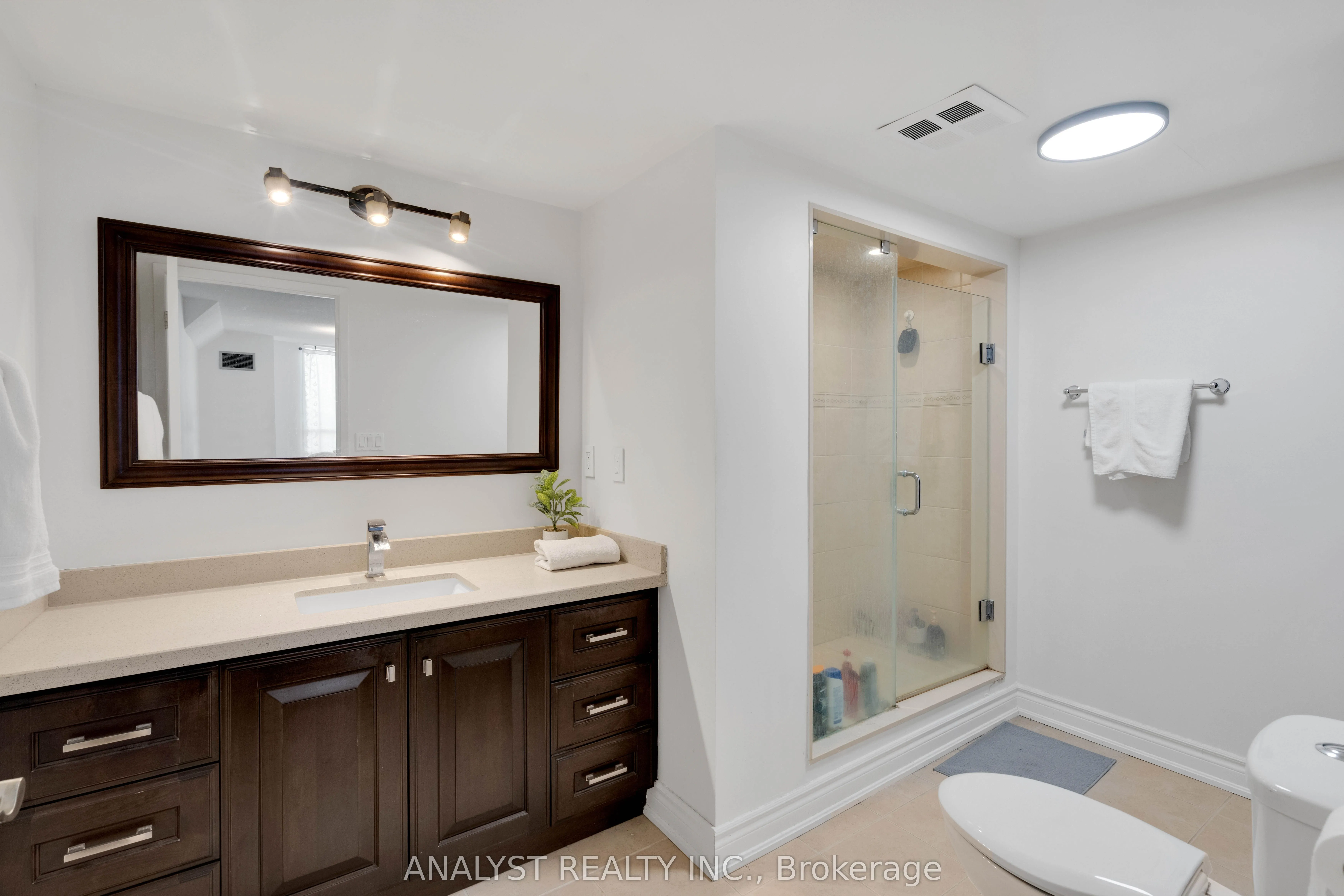 50 Eglinton Avenue W #909