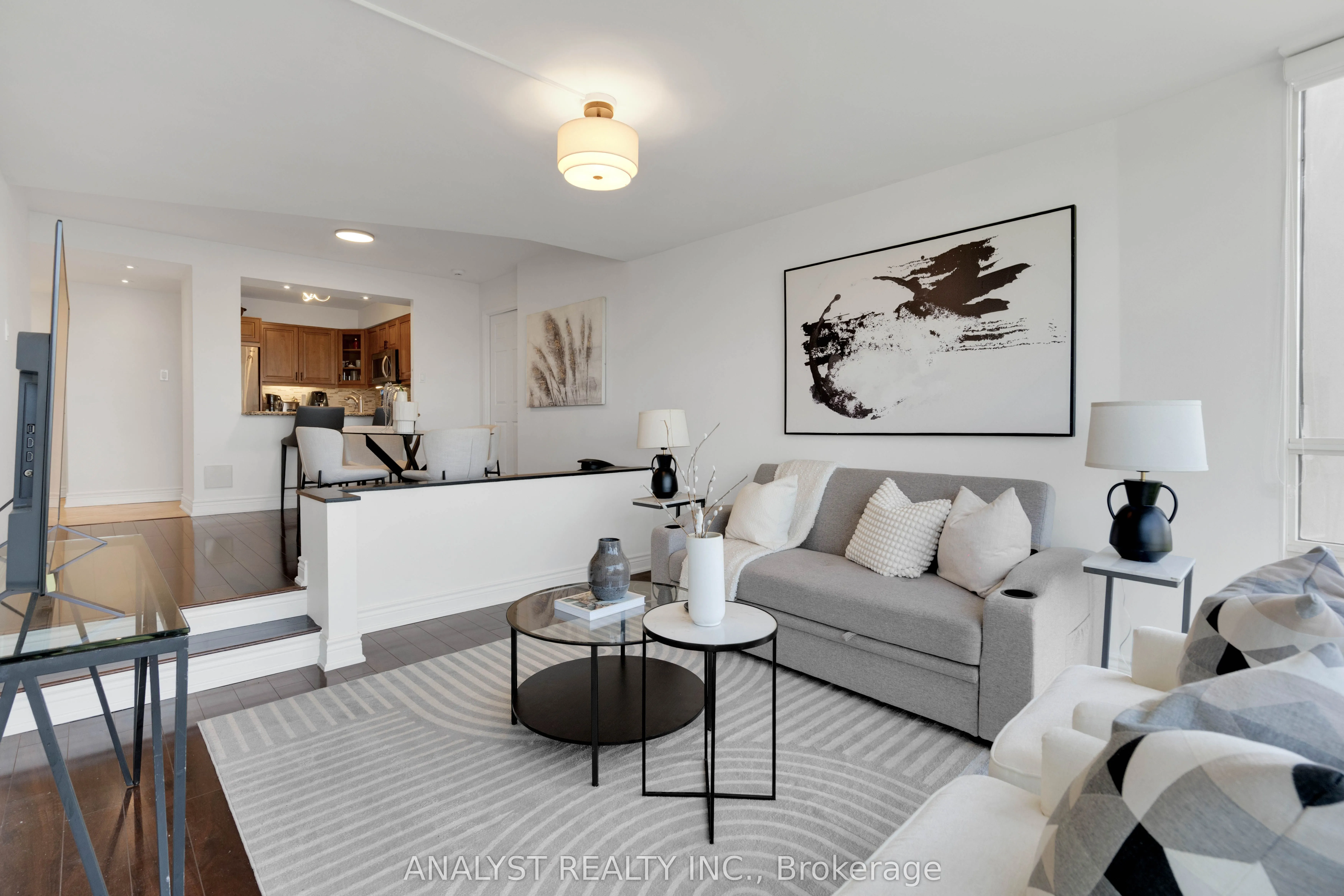 50 Eglinton Avenue W #909