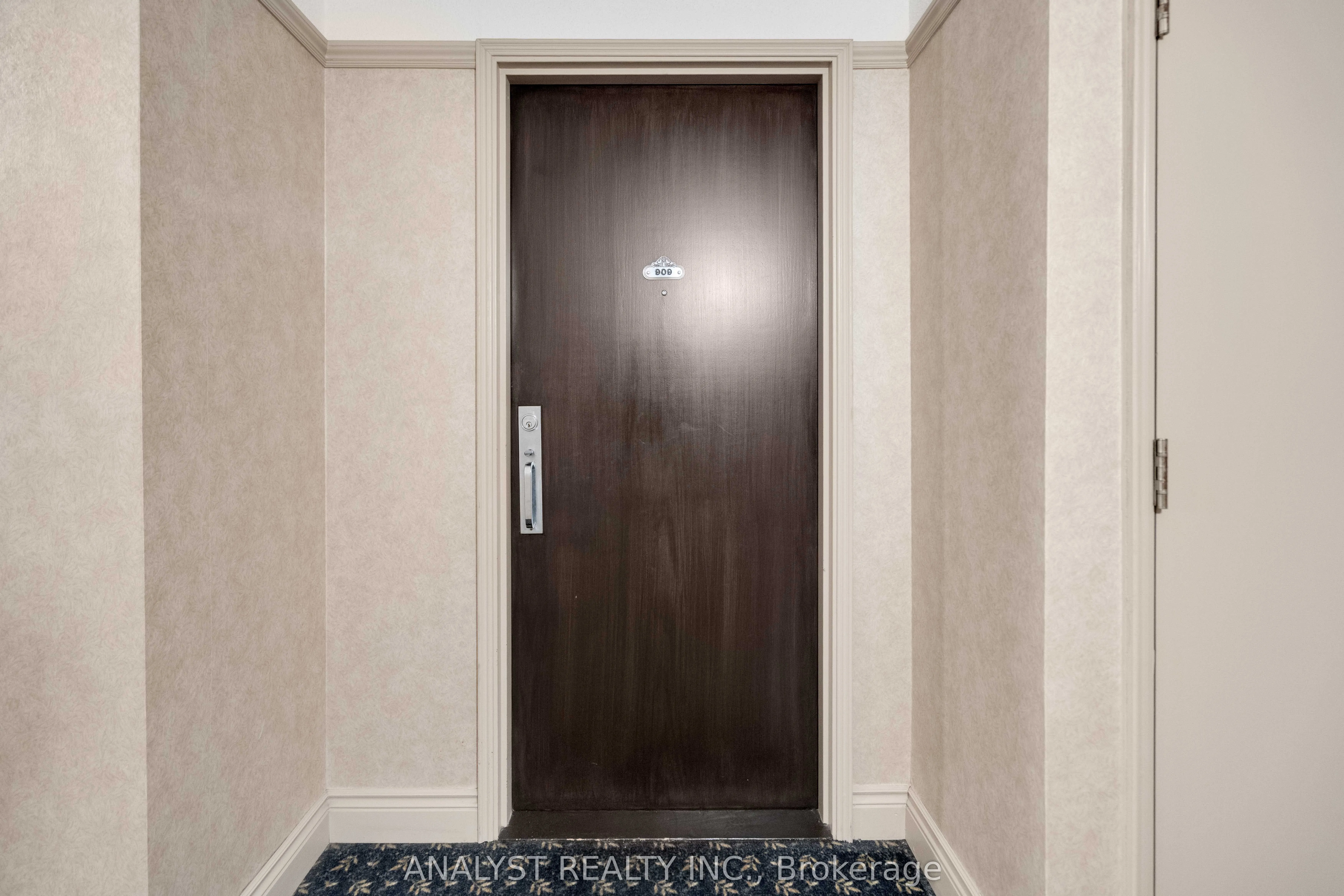 50 Eglinton Avenue W #909