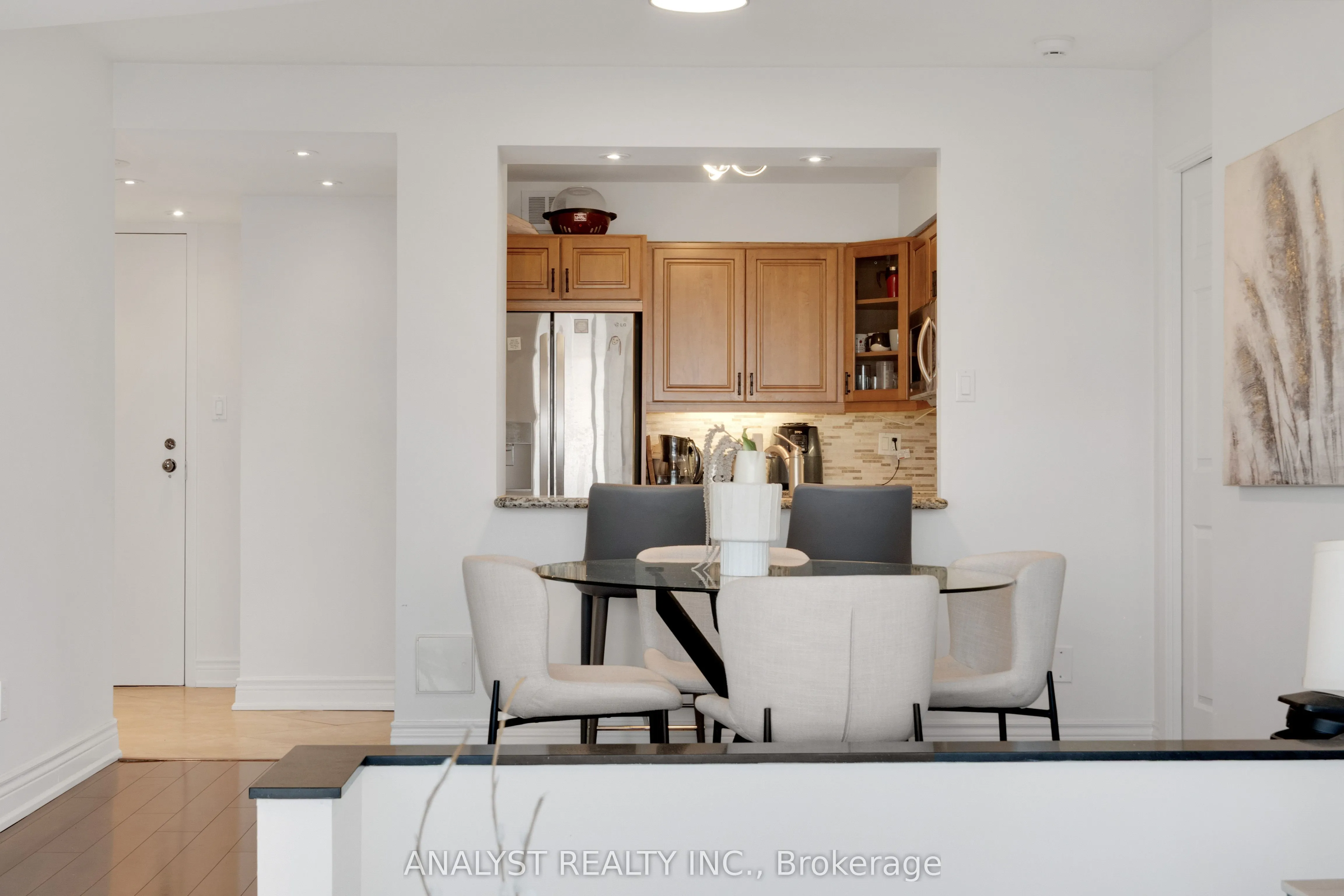 50 Eglinton Avenue W #909
