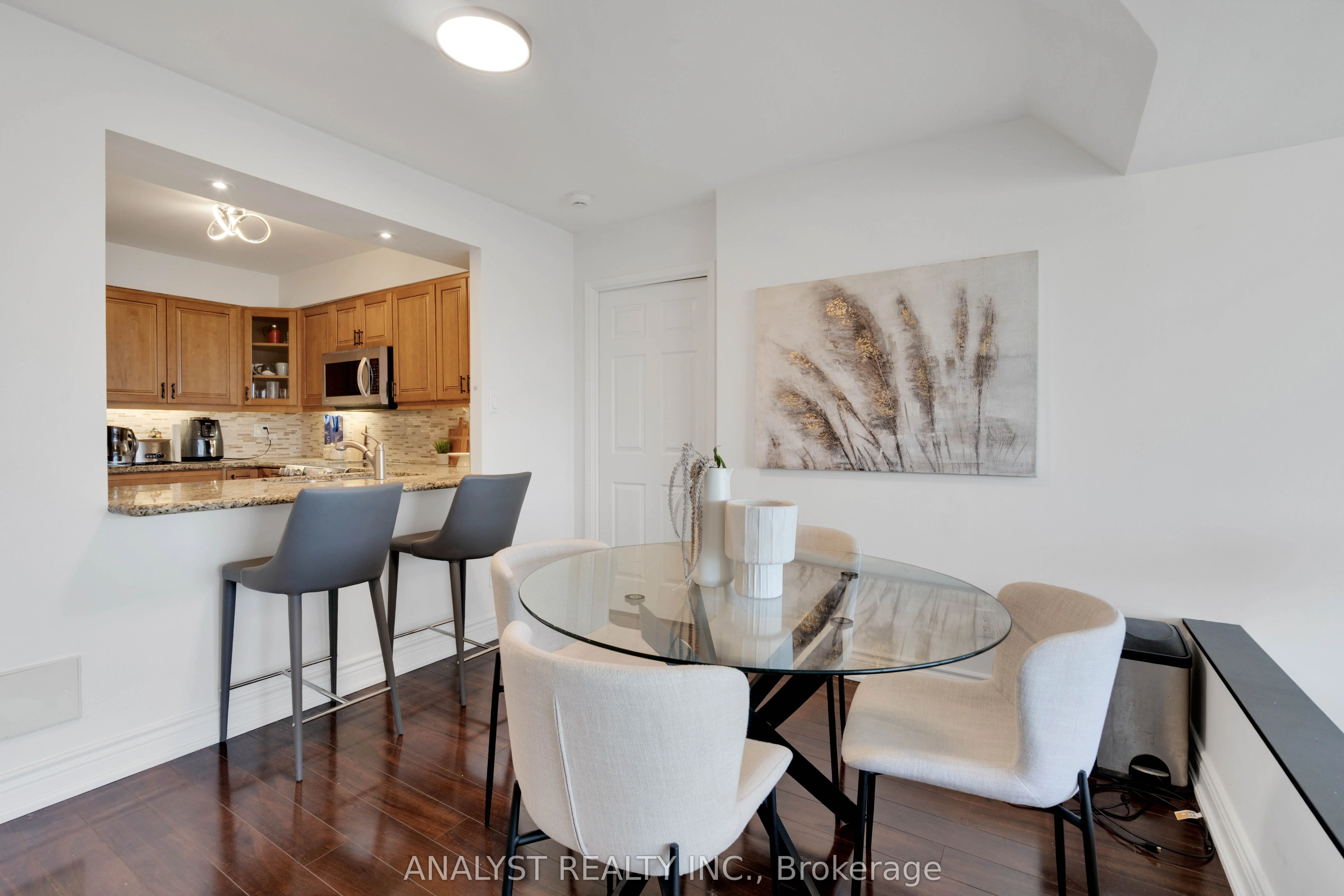 50 Eglinton Avenue W #909