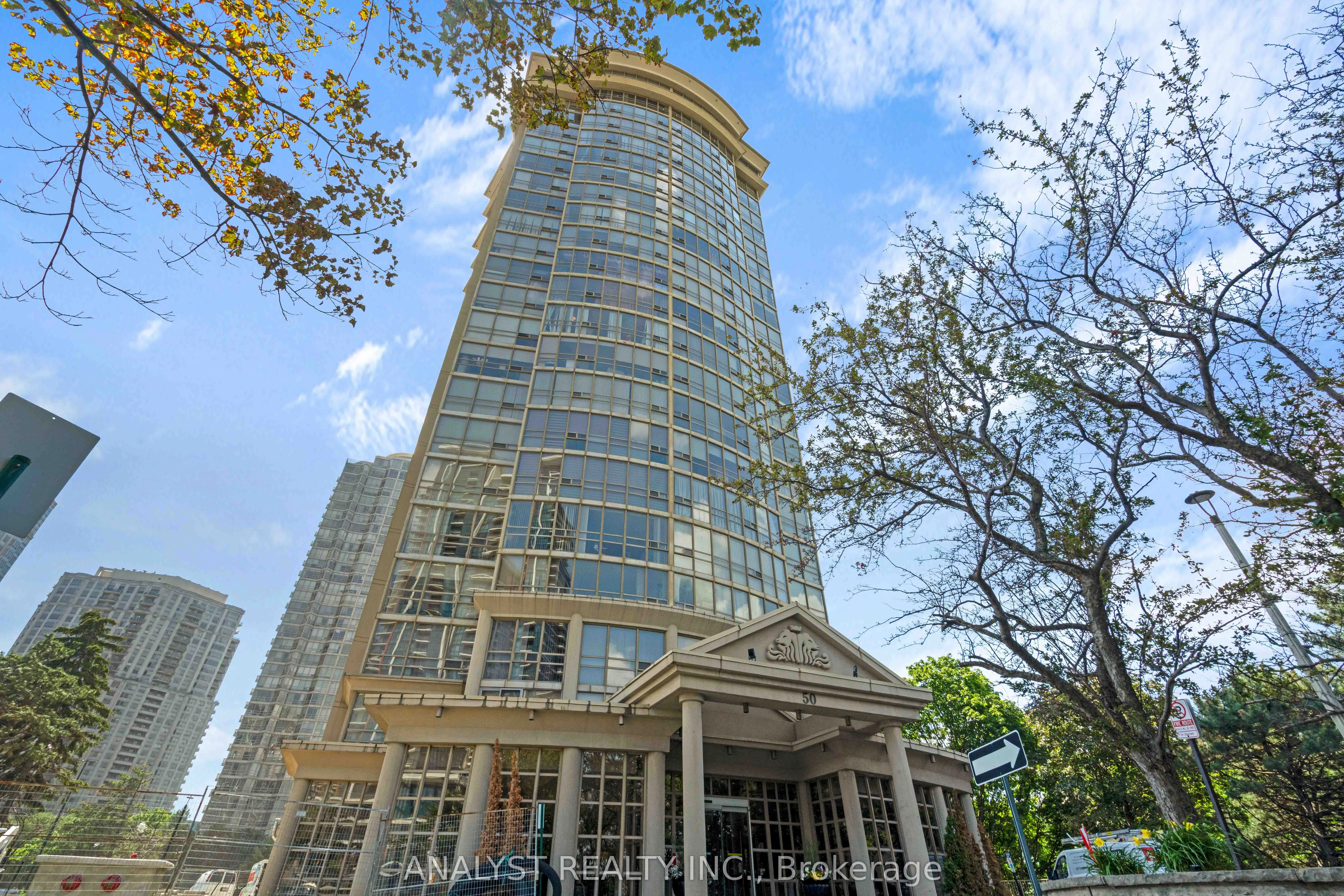 50 Eglinton Avenue W #909