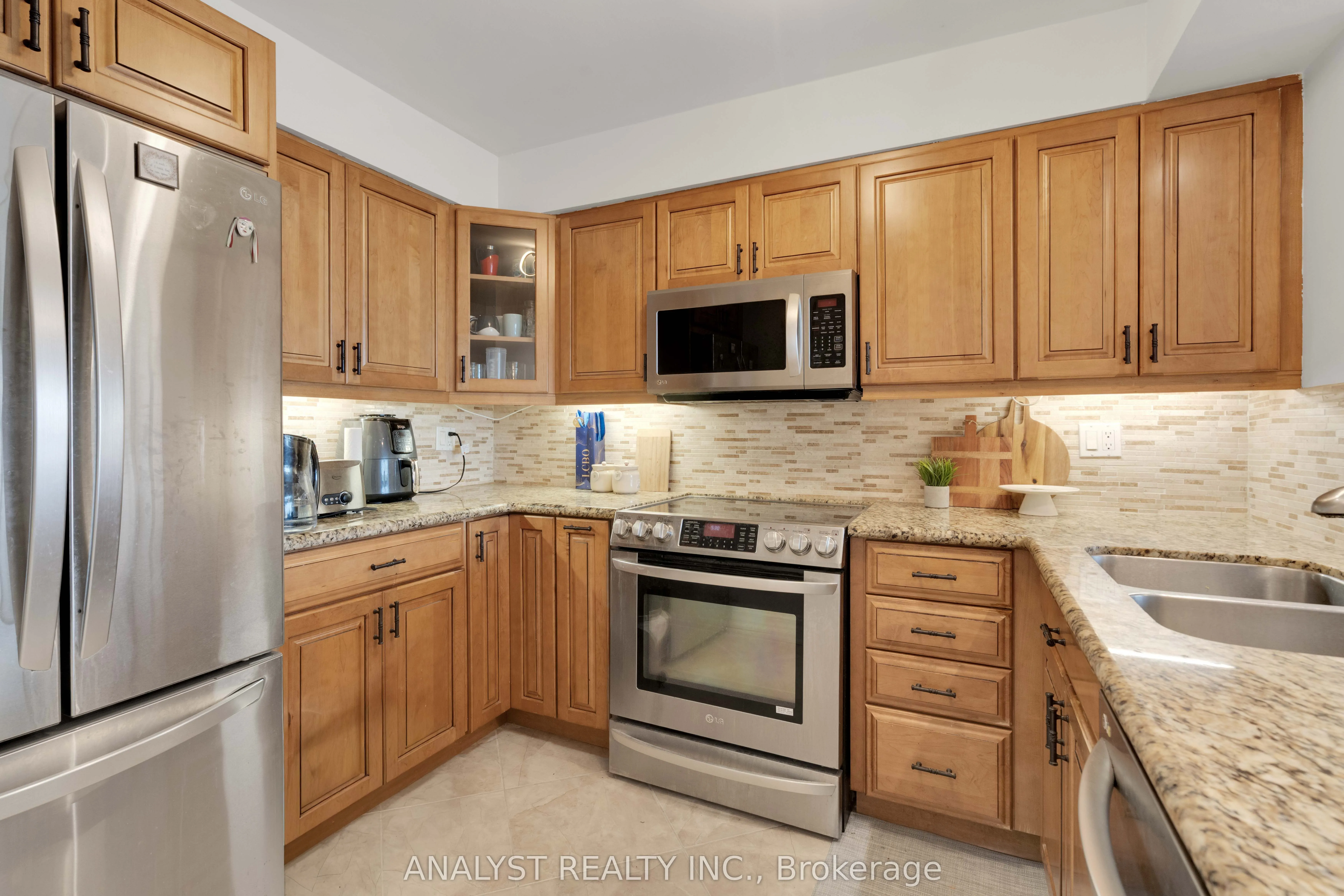 50 Eglinton Avenue W #909