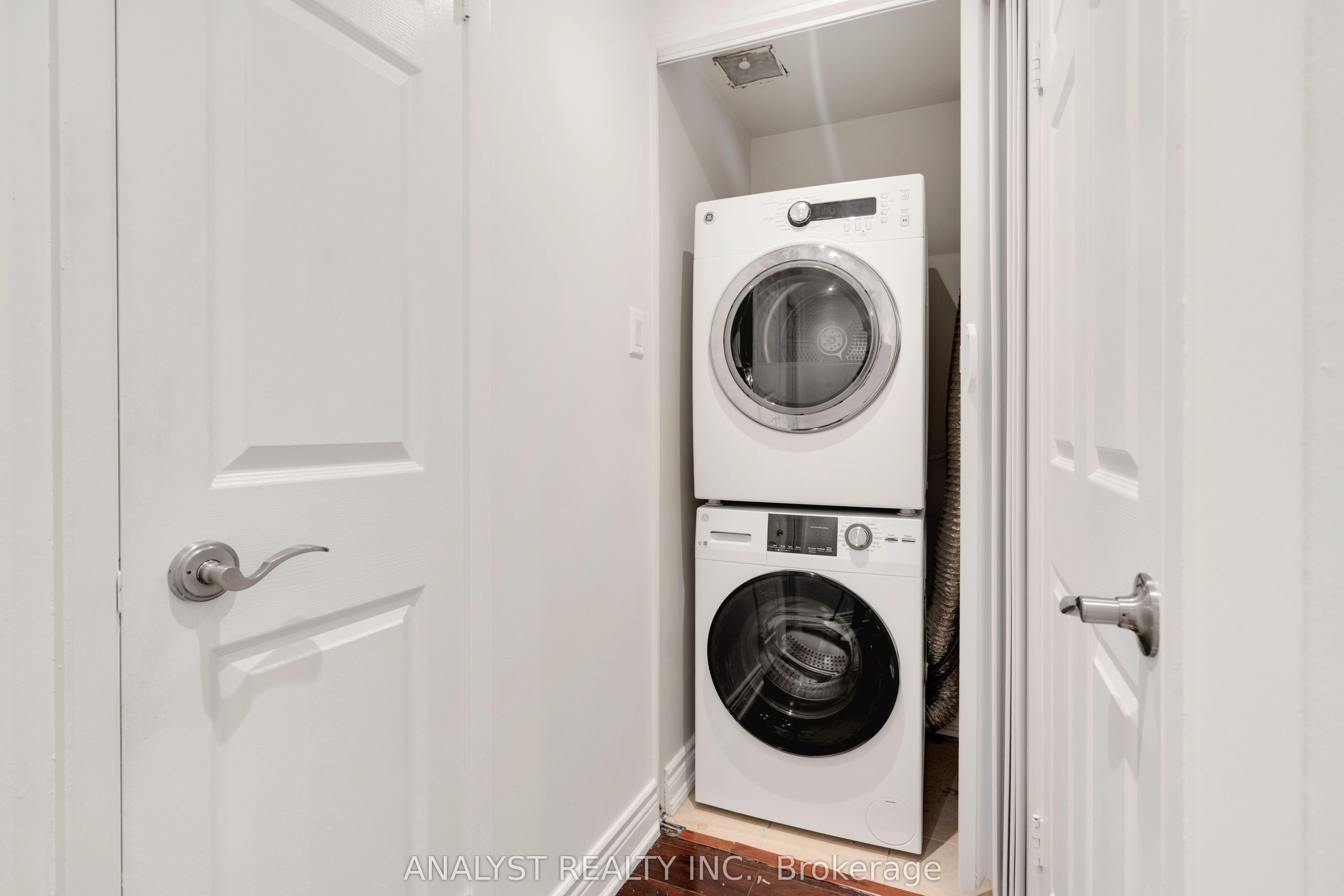 50 Eglinton Avenue W #909