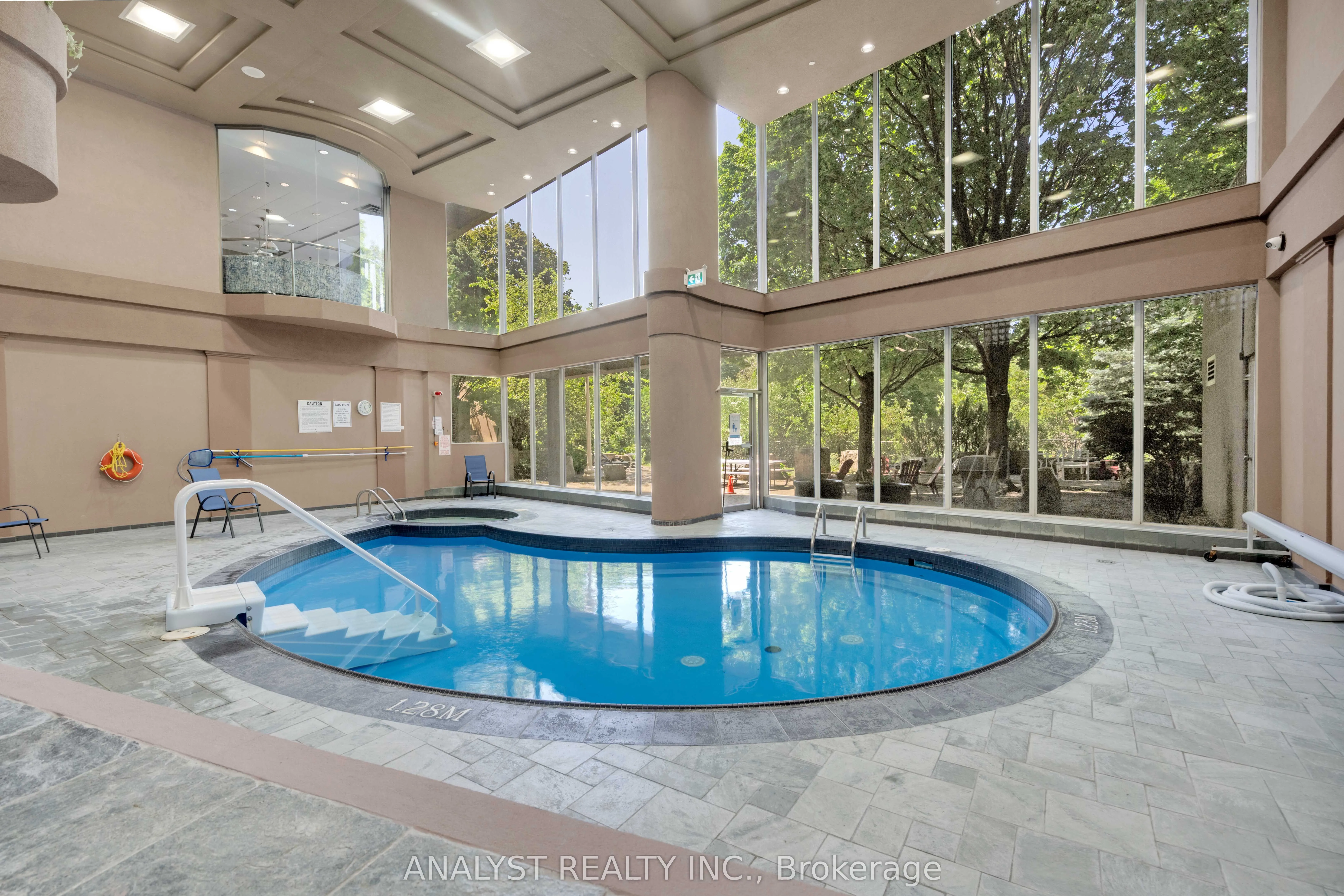 50 Eglinton Avenue W #909