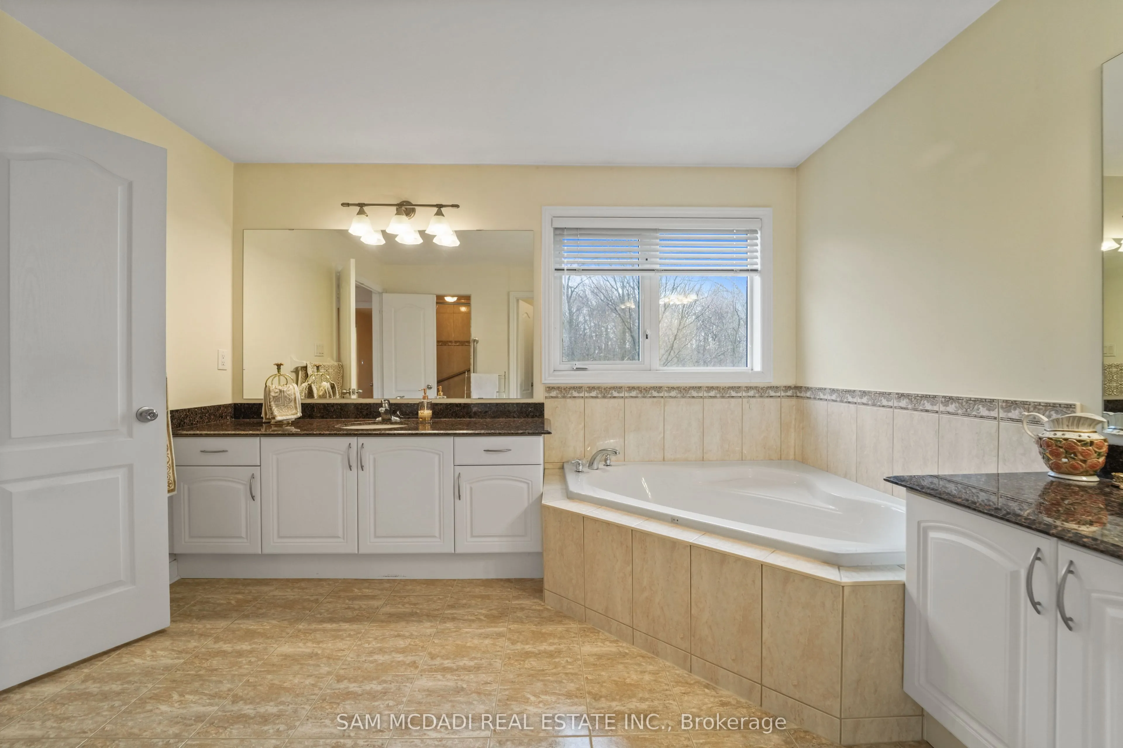 3352 Erin Centre Boulevard