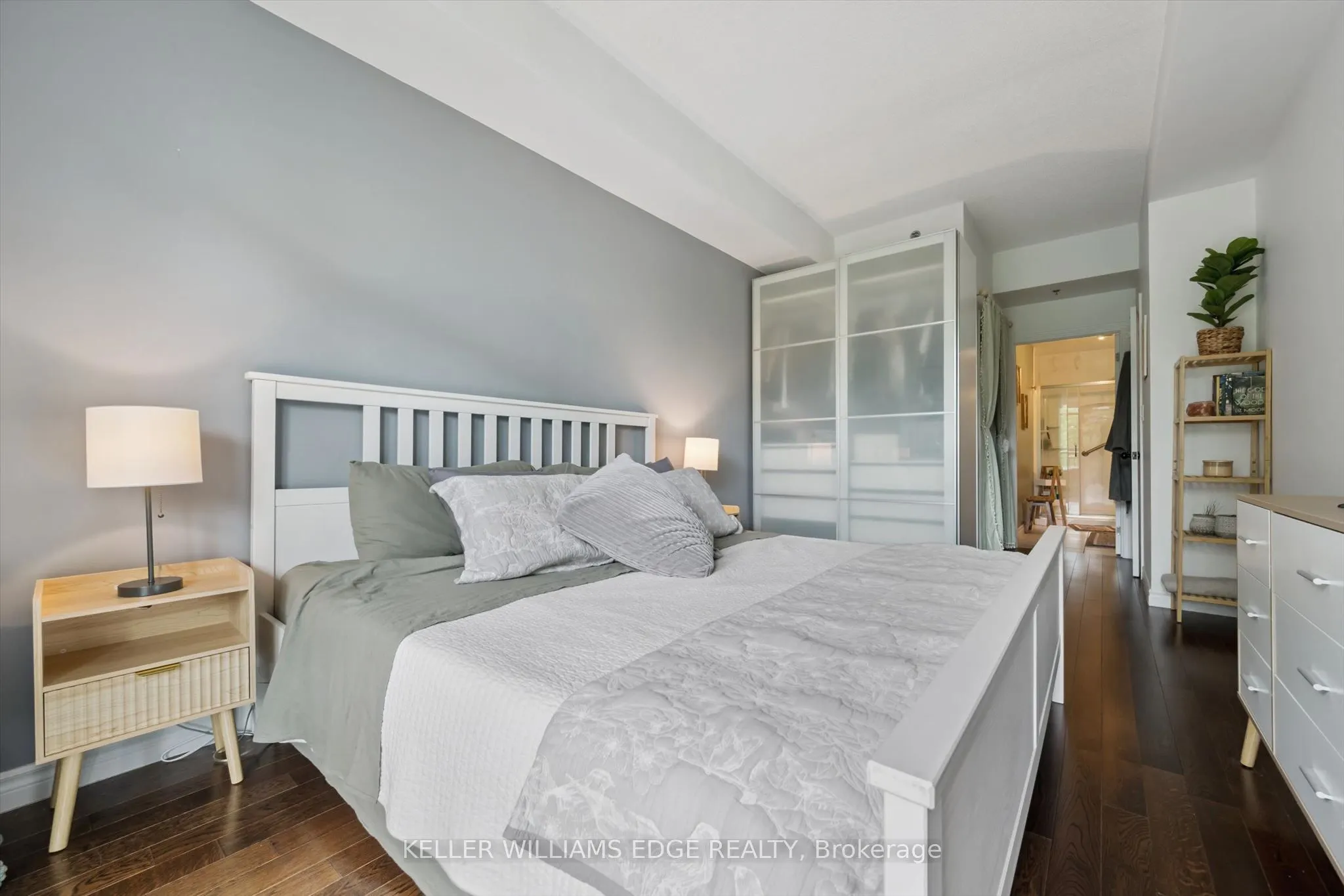 34 Plains Road E #208