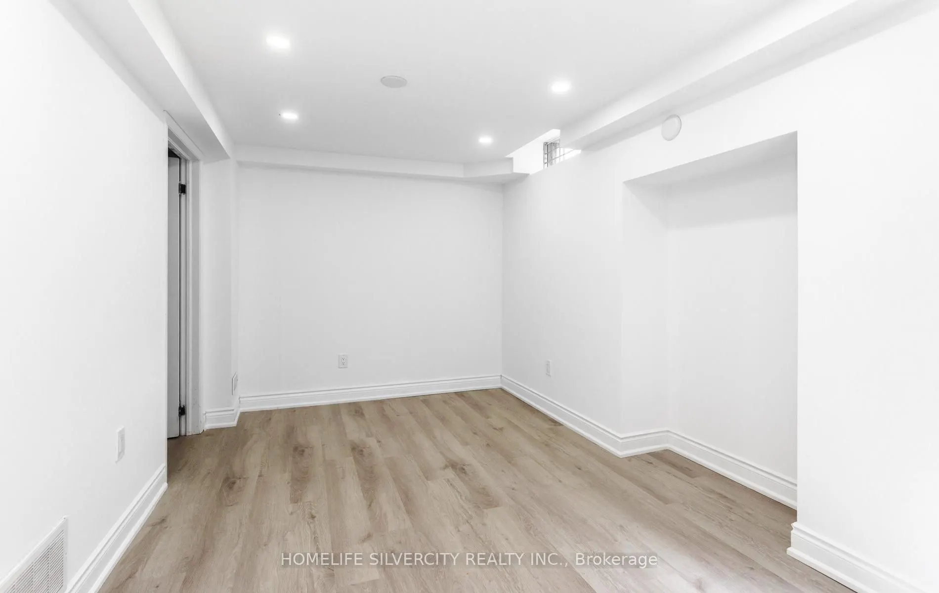 303 Hickory Circle