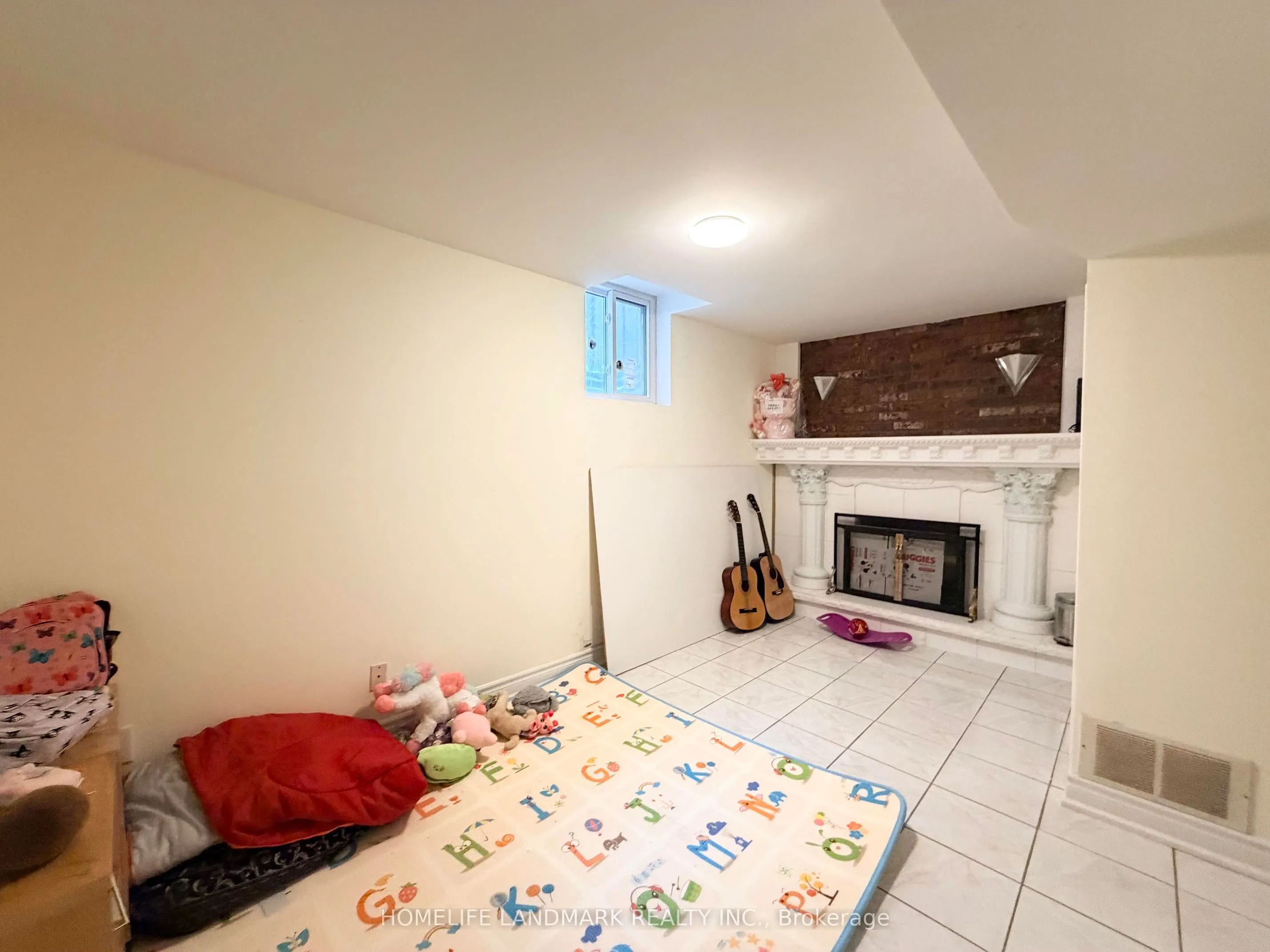 2587 Credit Valley Road