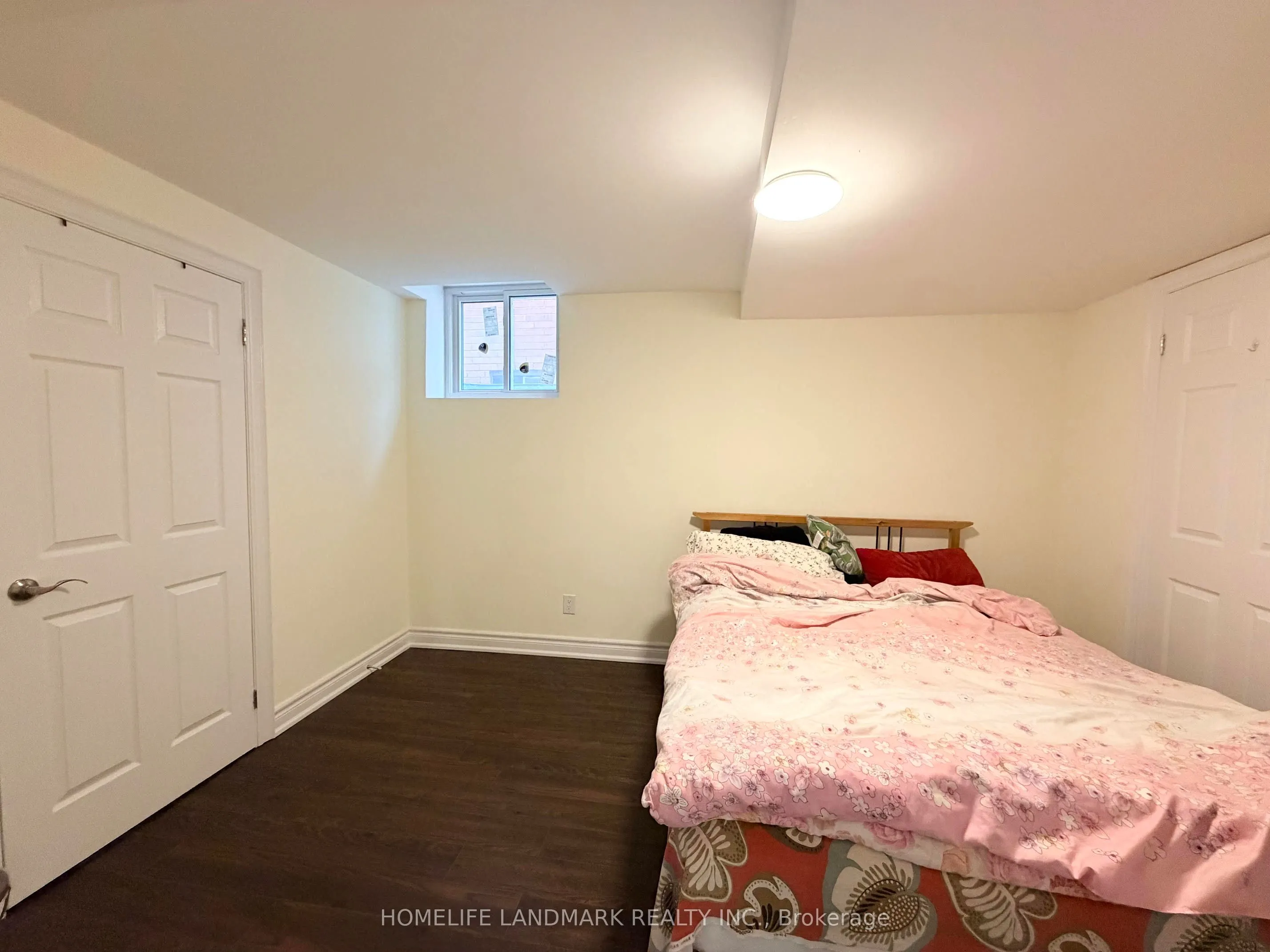 2587 Credit Valley Road