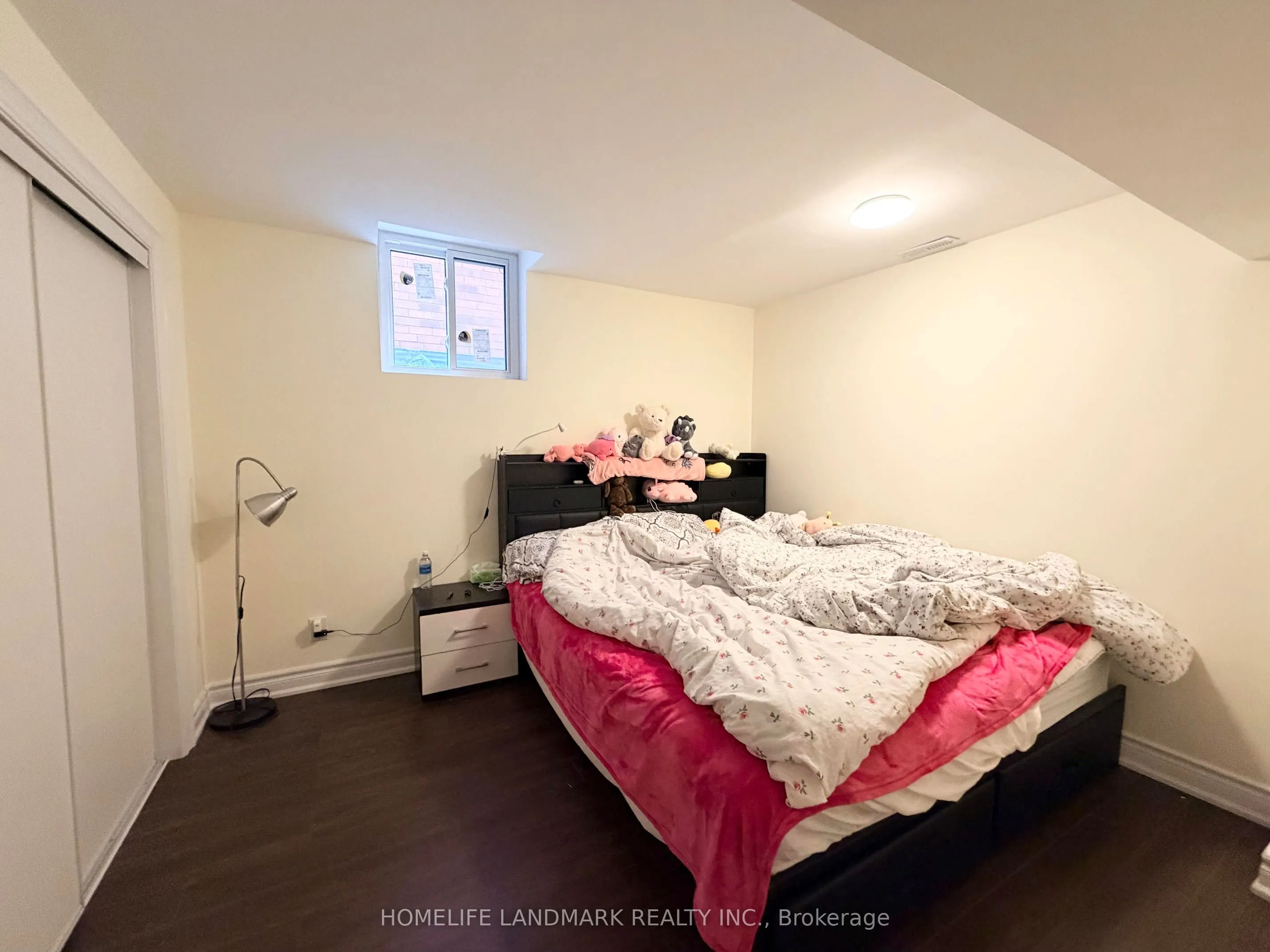 2587 Credit Valley Road