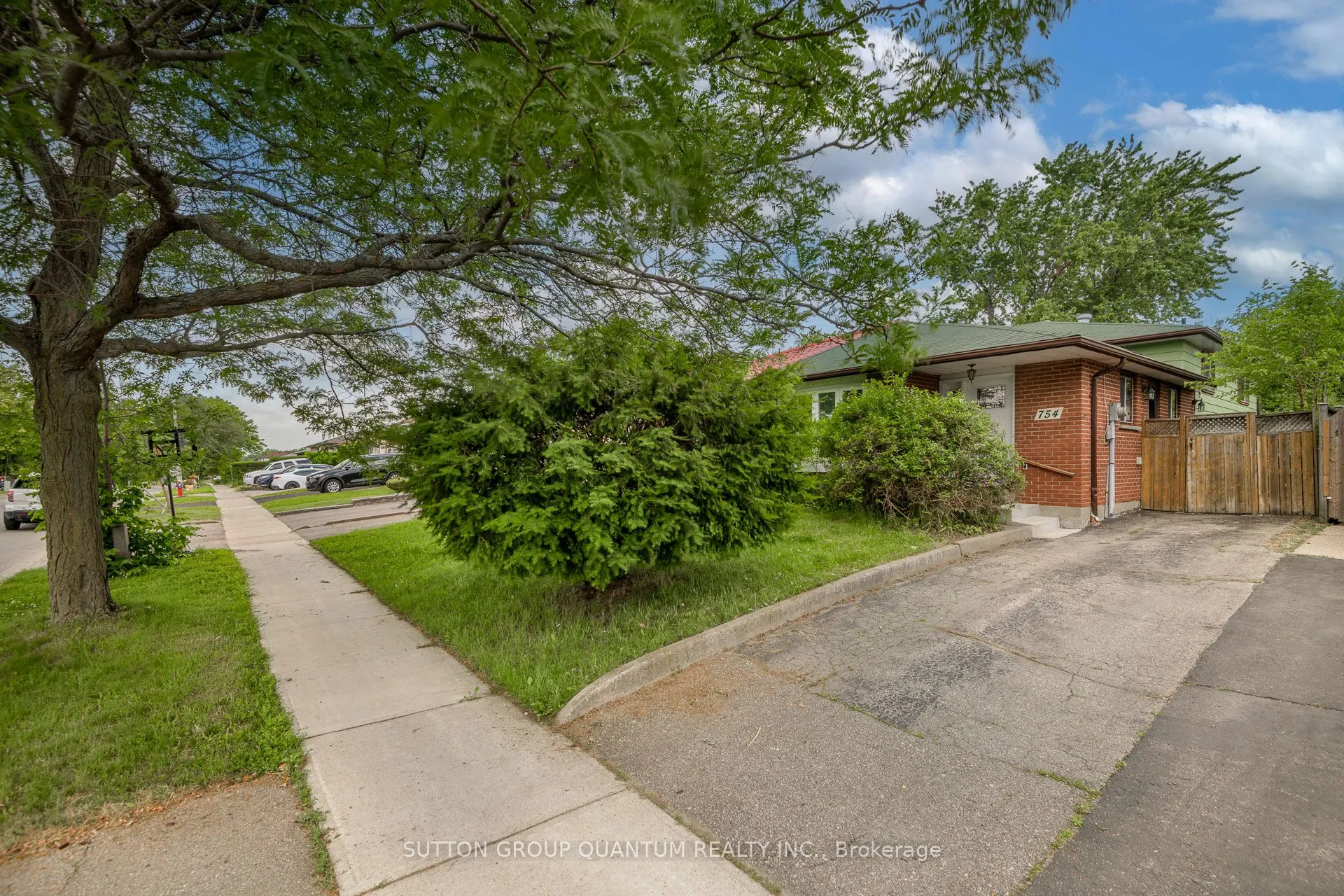 754 Eaglemount Crescent