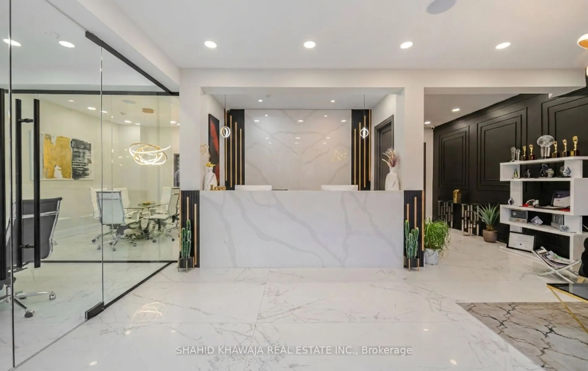 1563 Dundas Street W