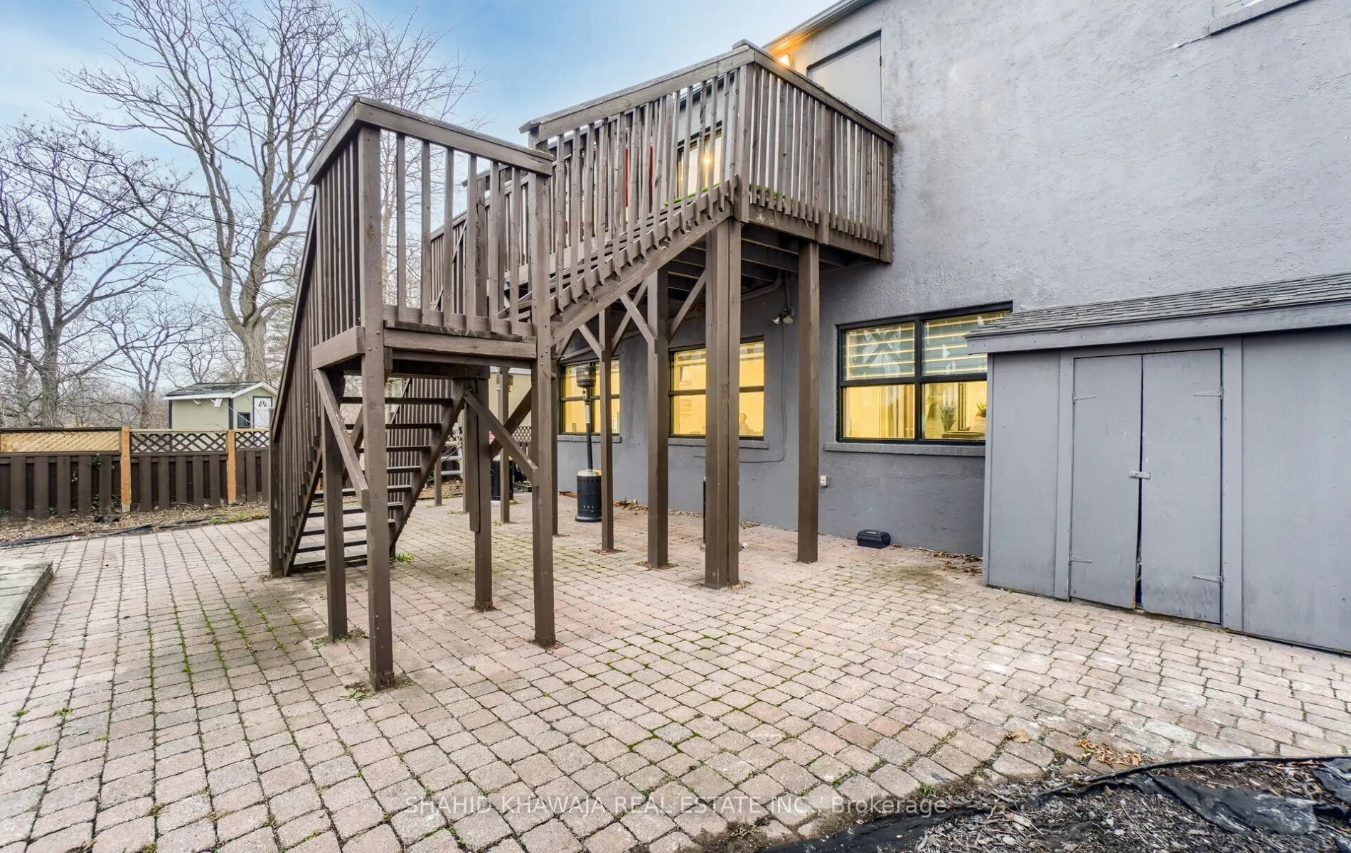 1563 Dundas Street W