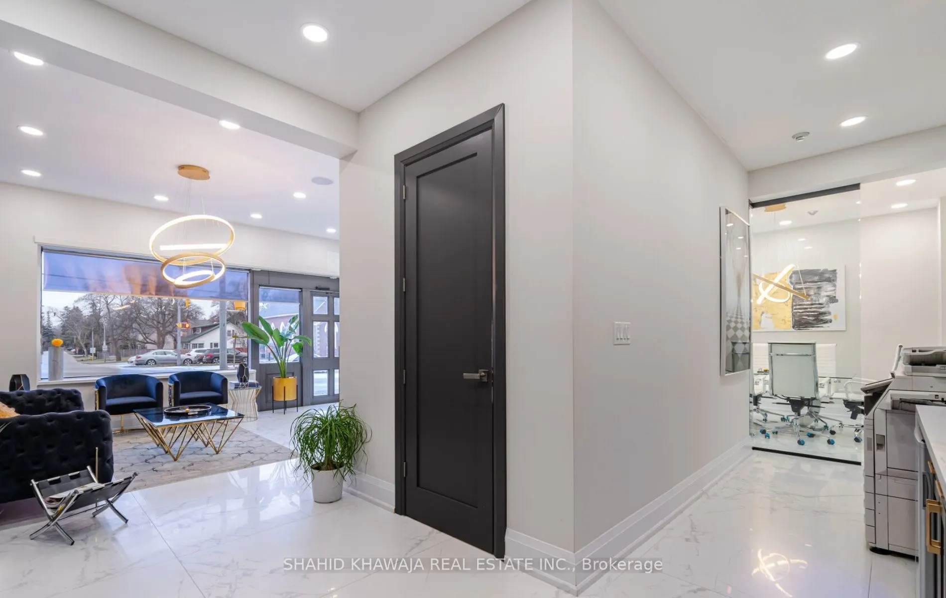 1563 Dundas Street W