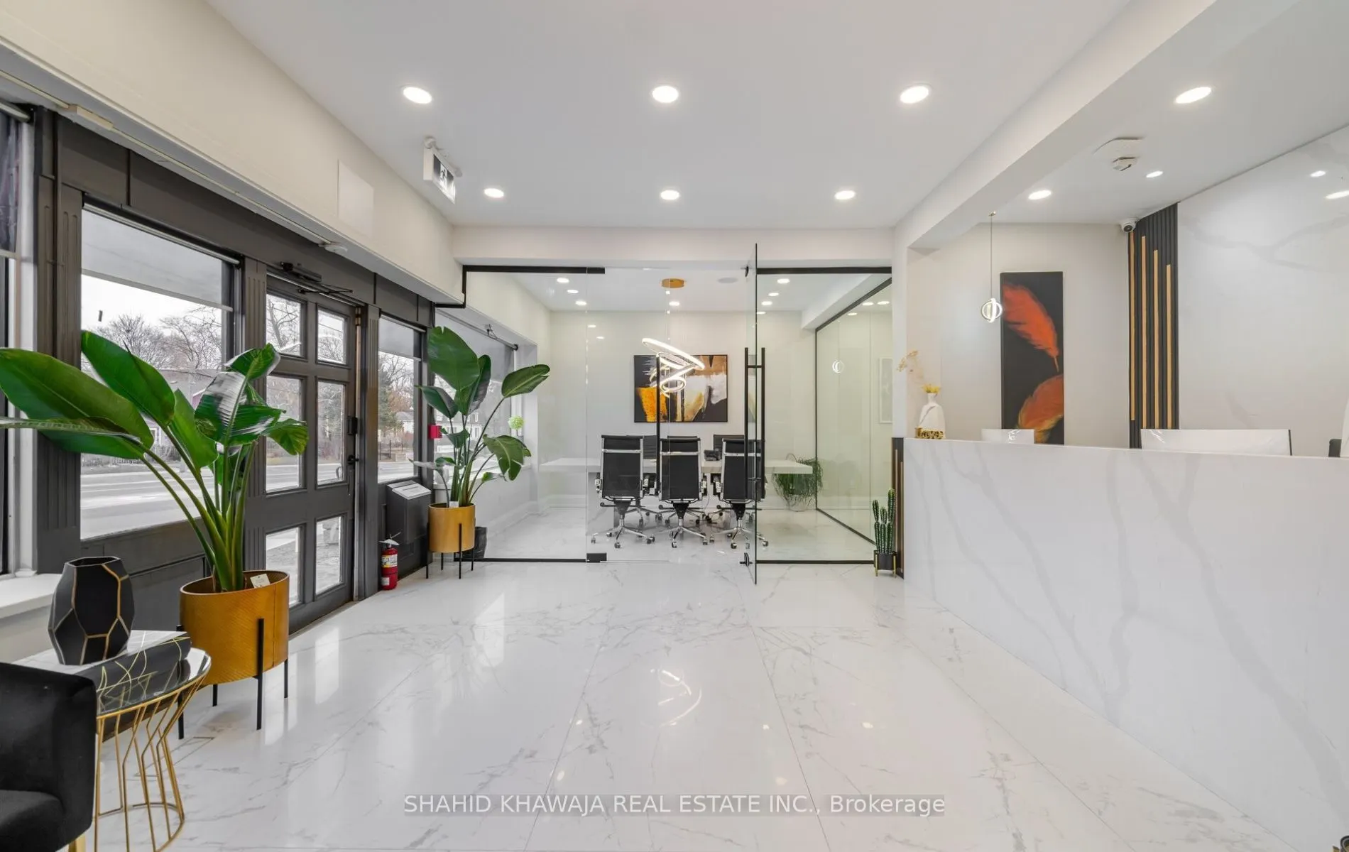 1563 Dundas Street W