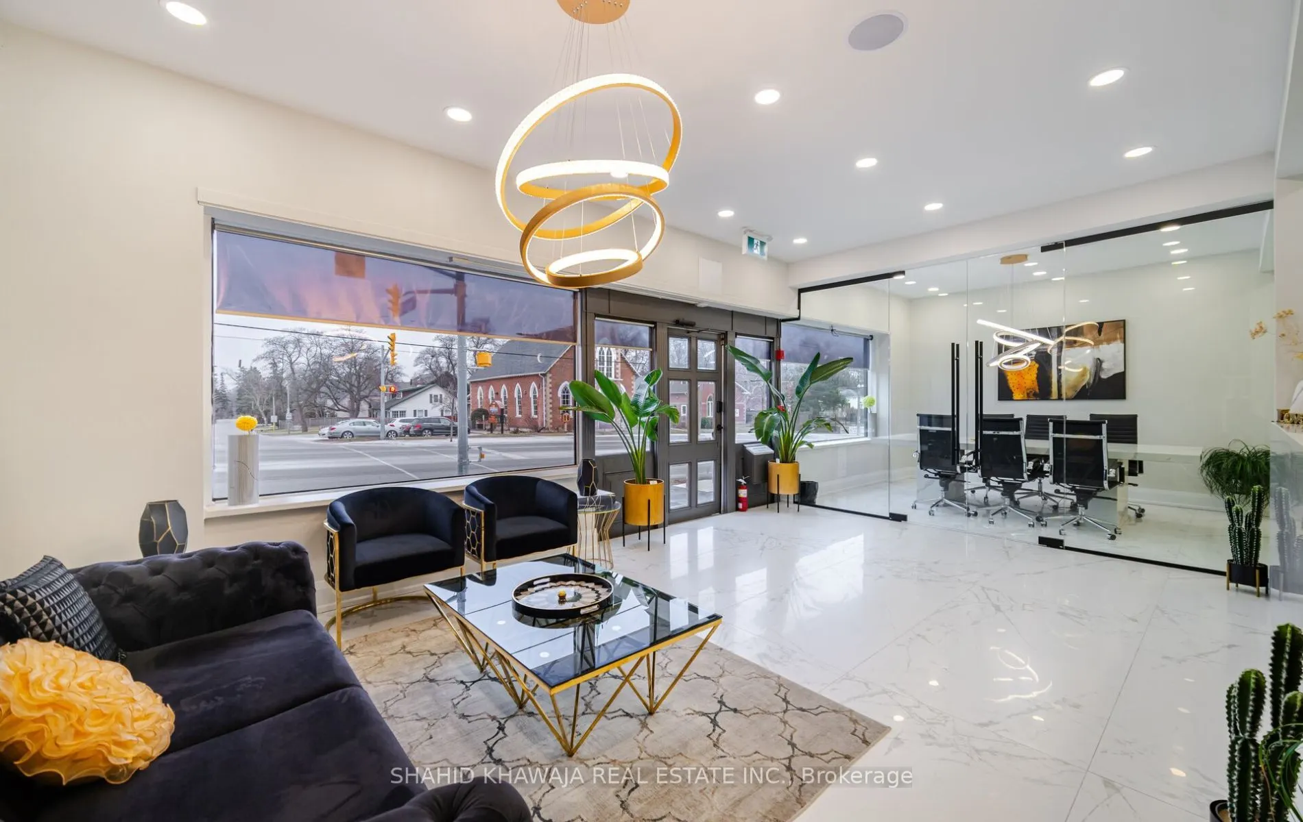 1563 Dundas Street W