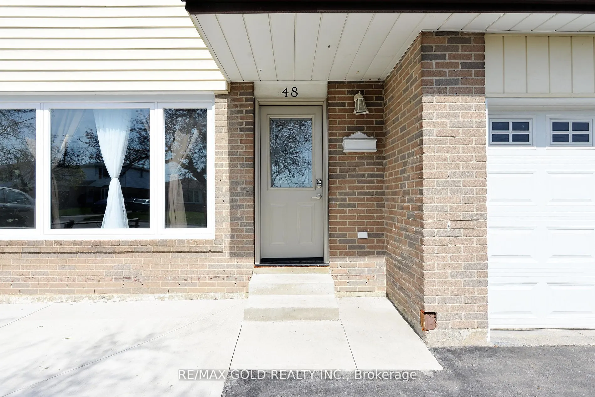 48 Garside Crescent