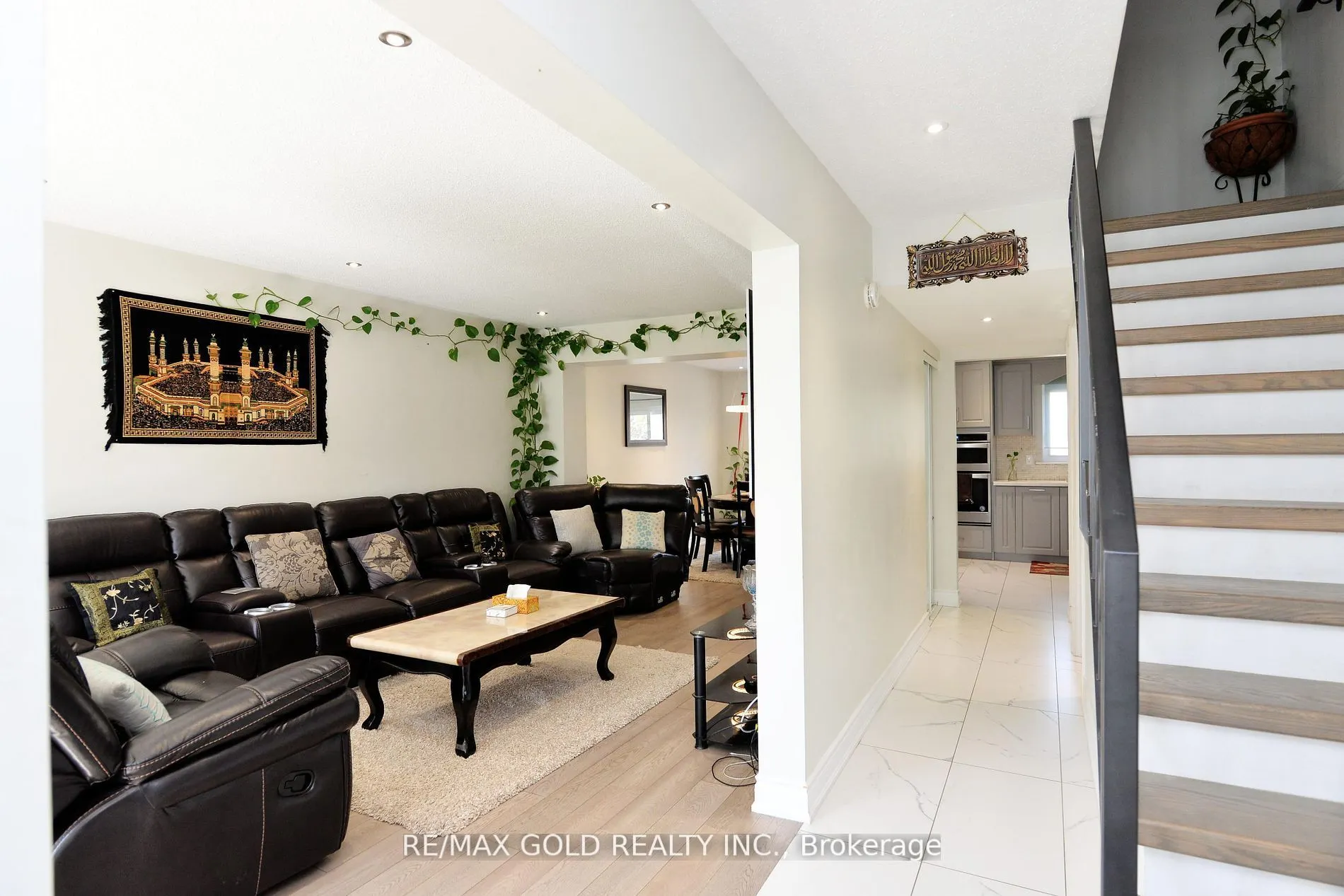 48 Garside Crescent