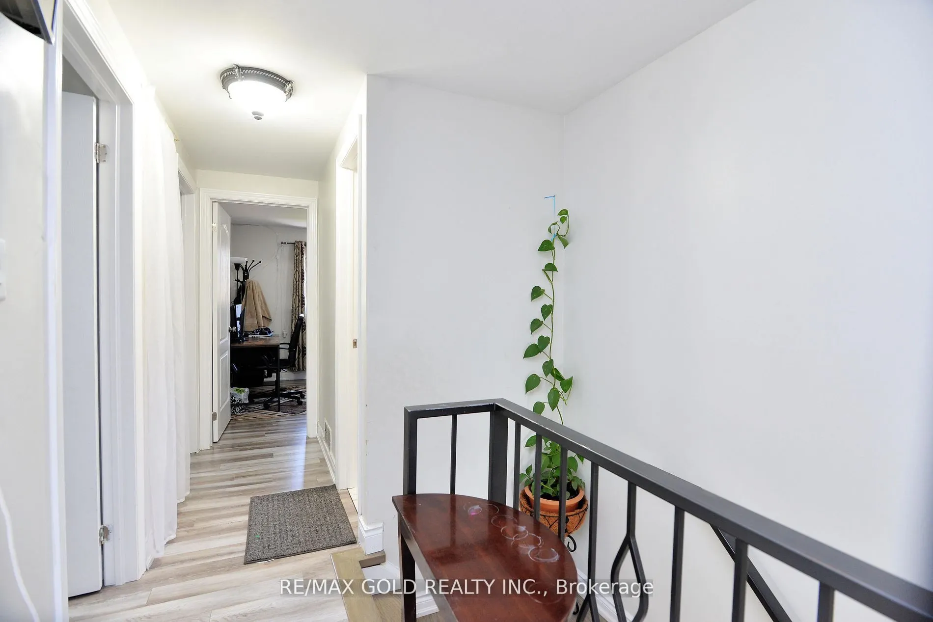 48 Garside Crescent
