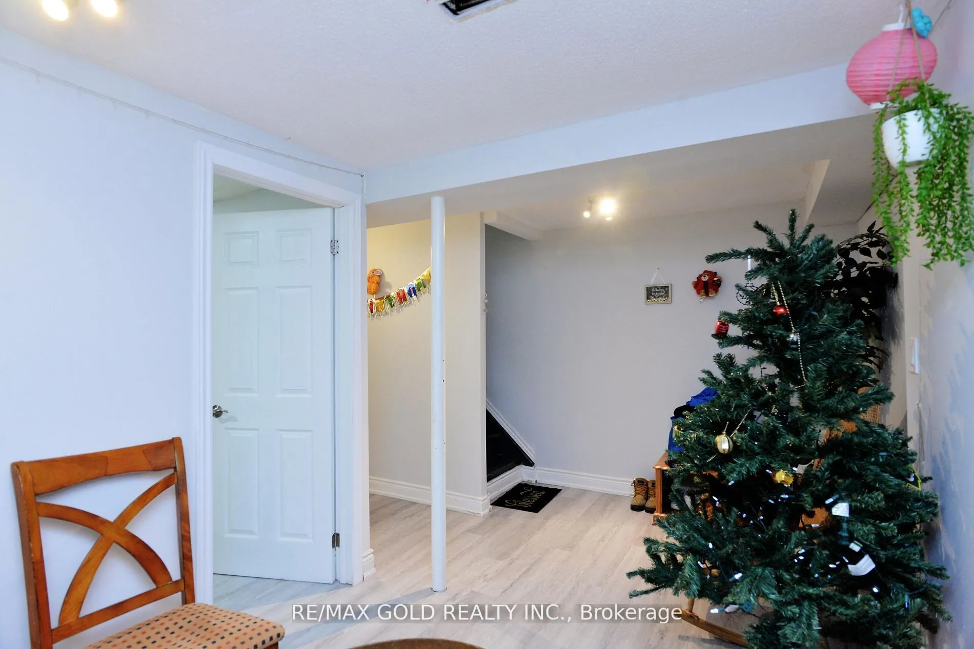 48 Garside Crescent