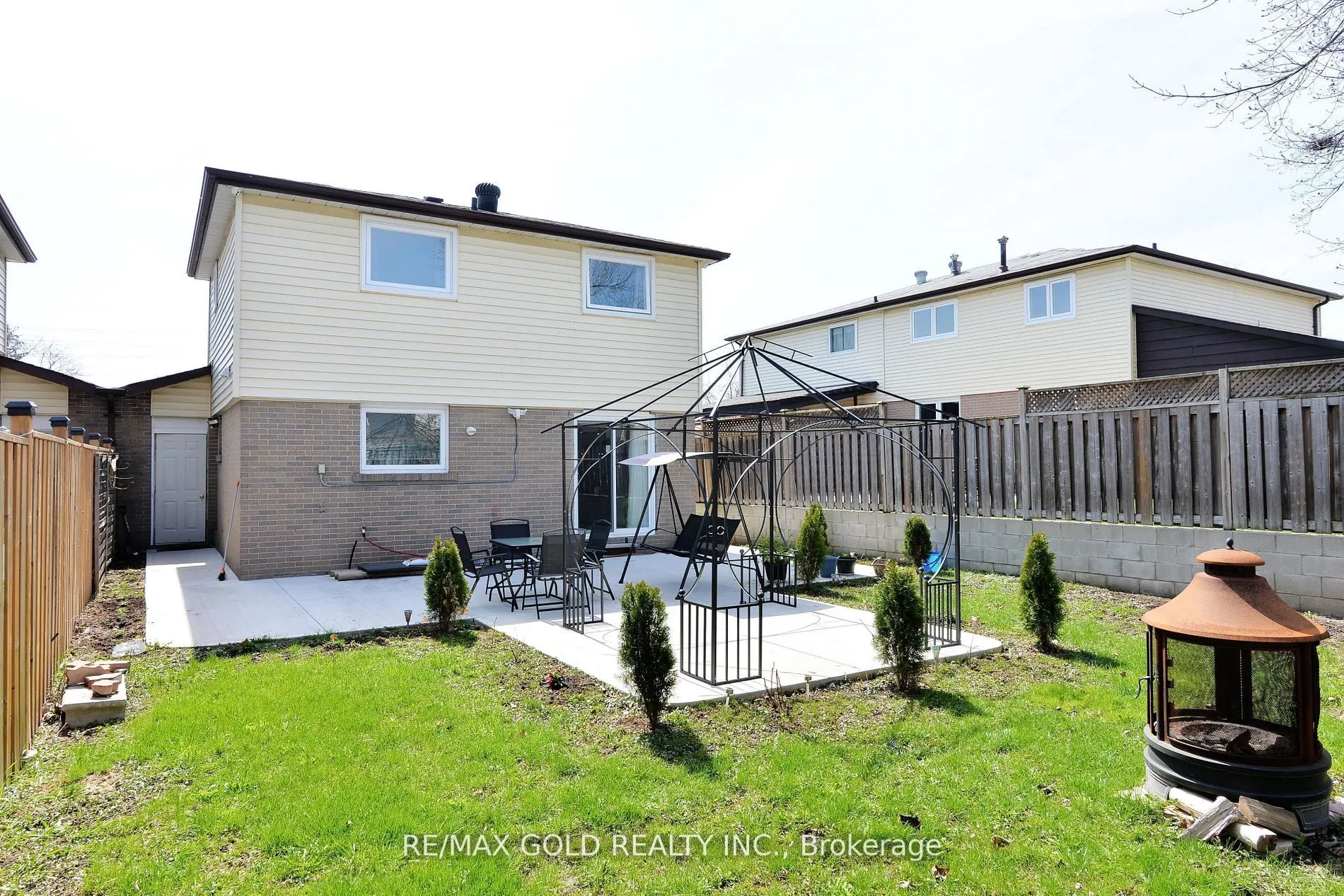 48 Garside Crescent
