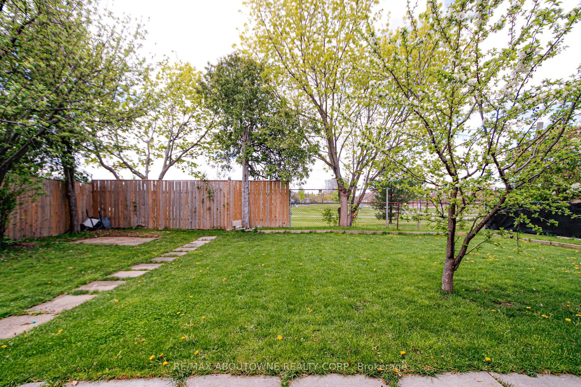 3302 Cardross Road
