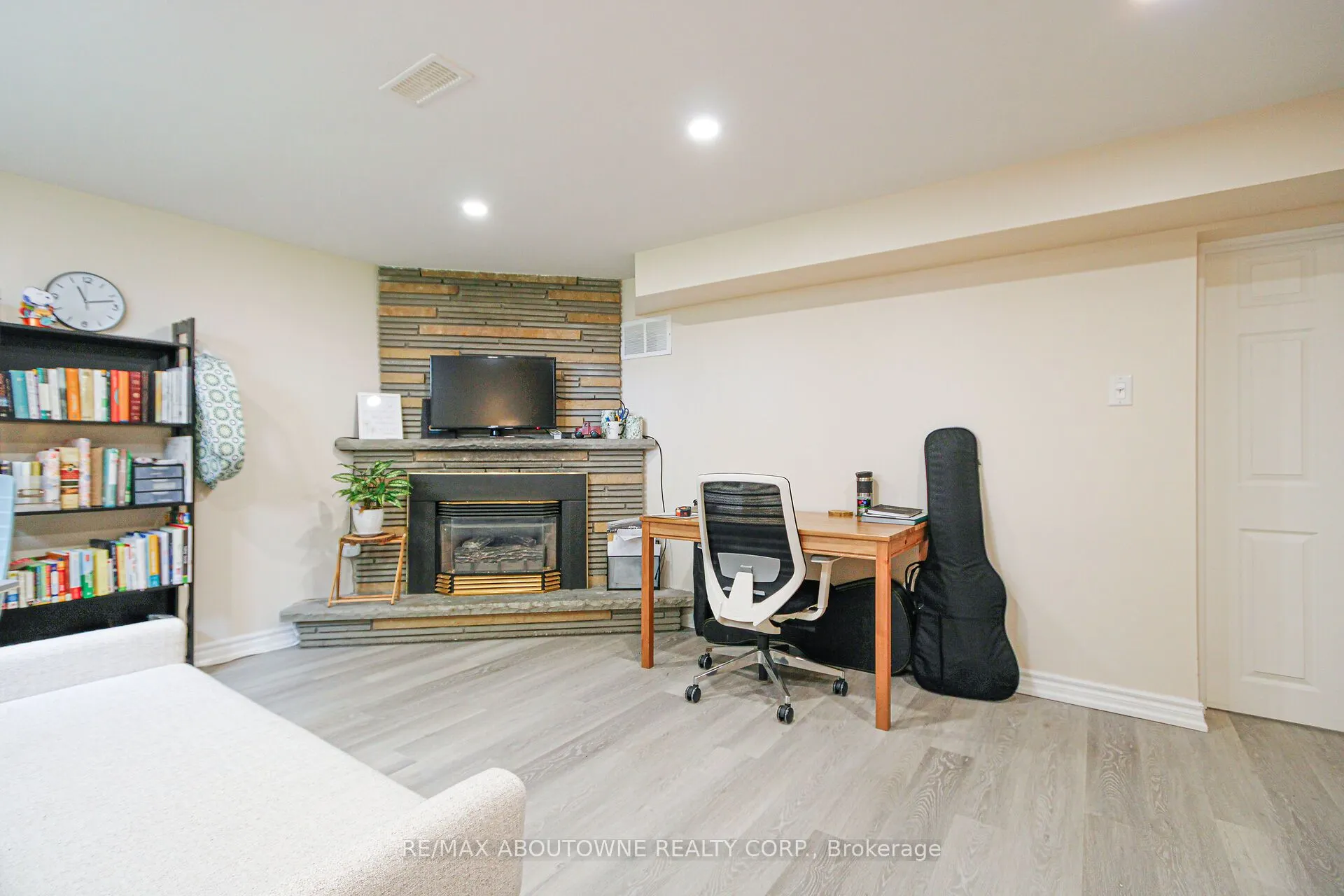 3302 Cardross Road