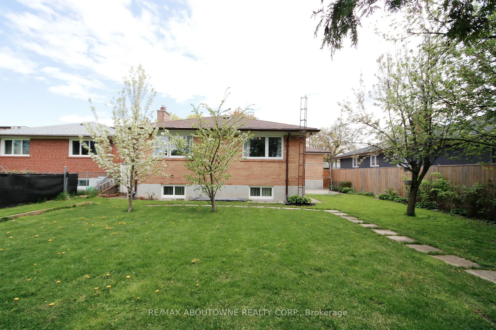 3302 Cardross Road