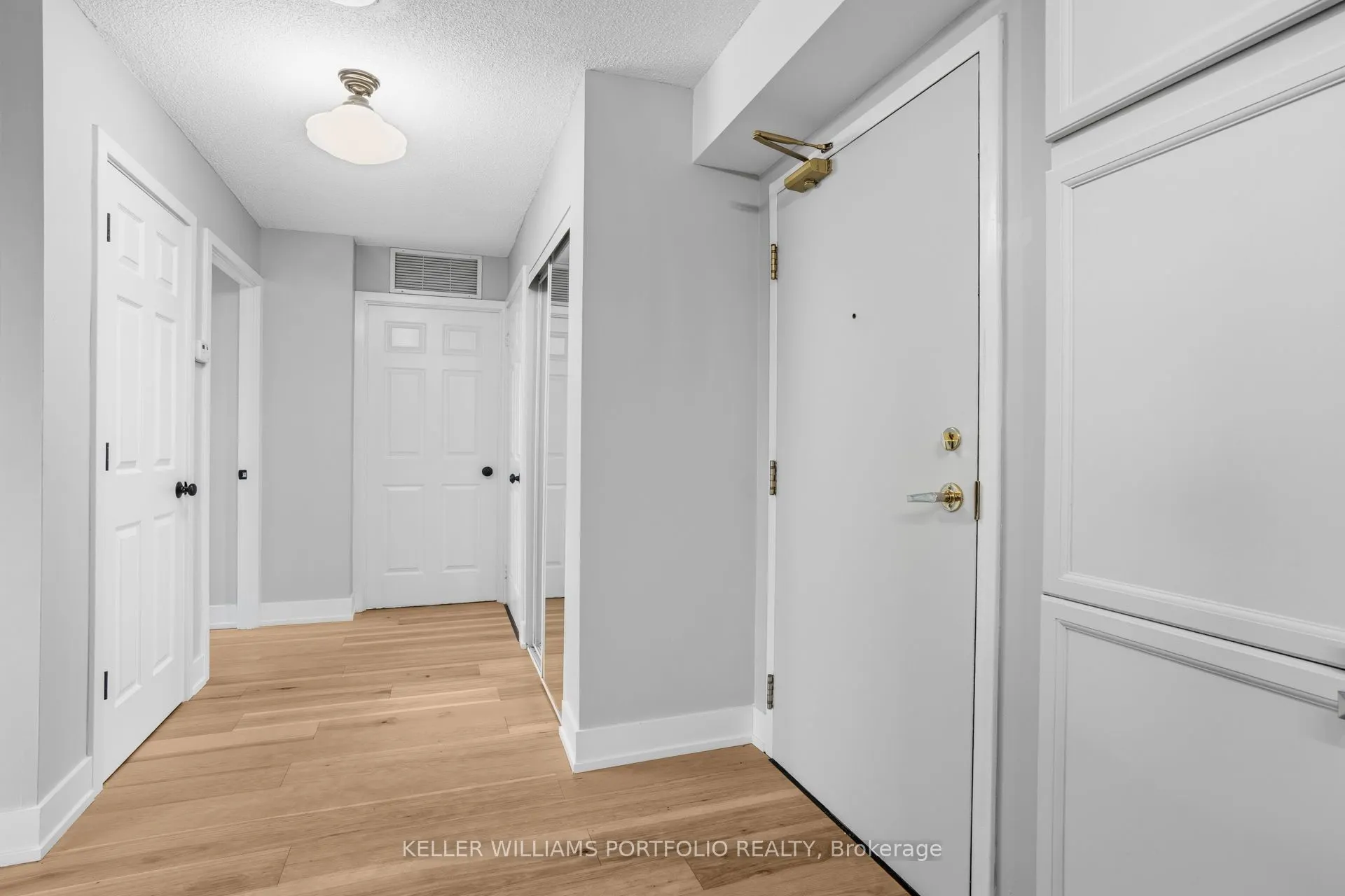 190 Manitoba Street #802
