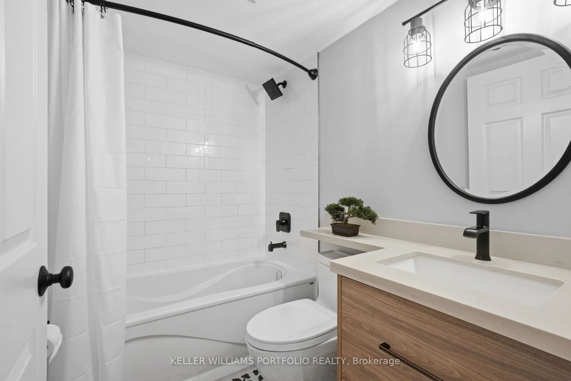190 Manitoba Street #802