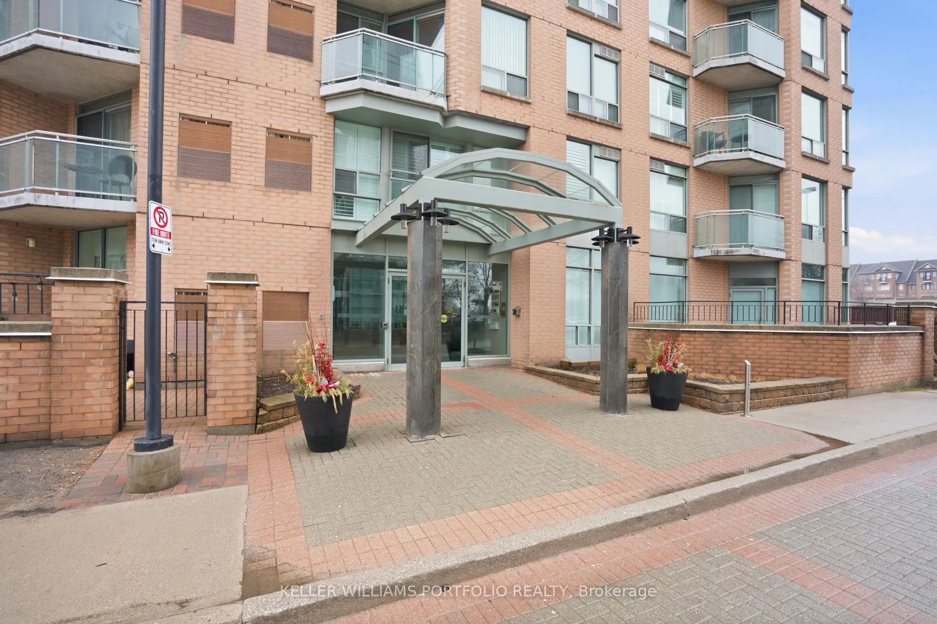 190 Manitoba Street #802