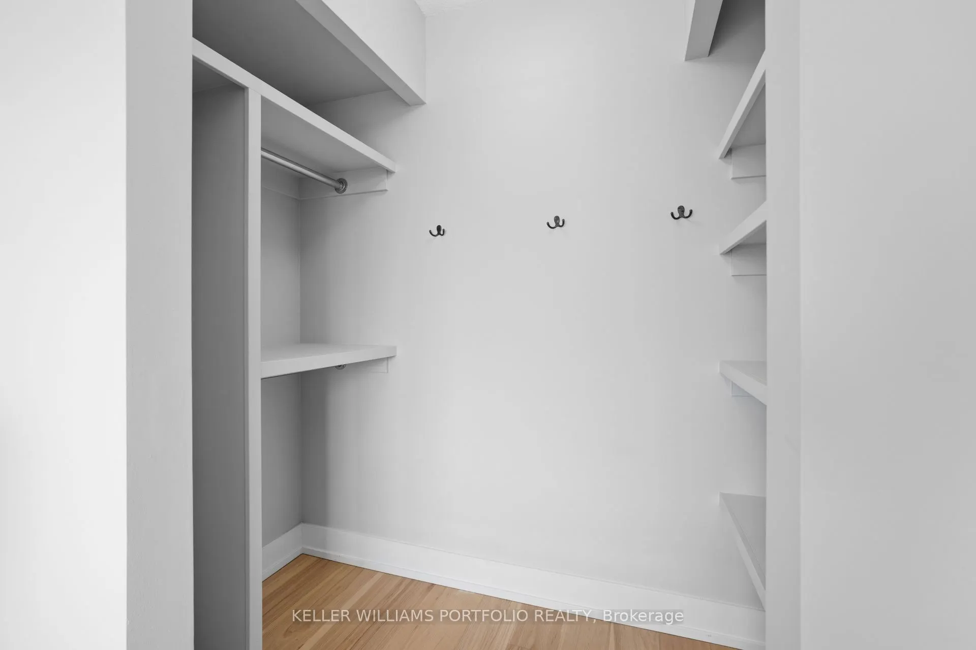 190 Manitoba Street #802