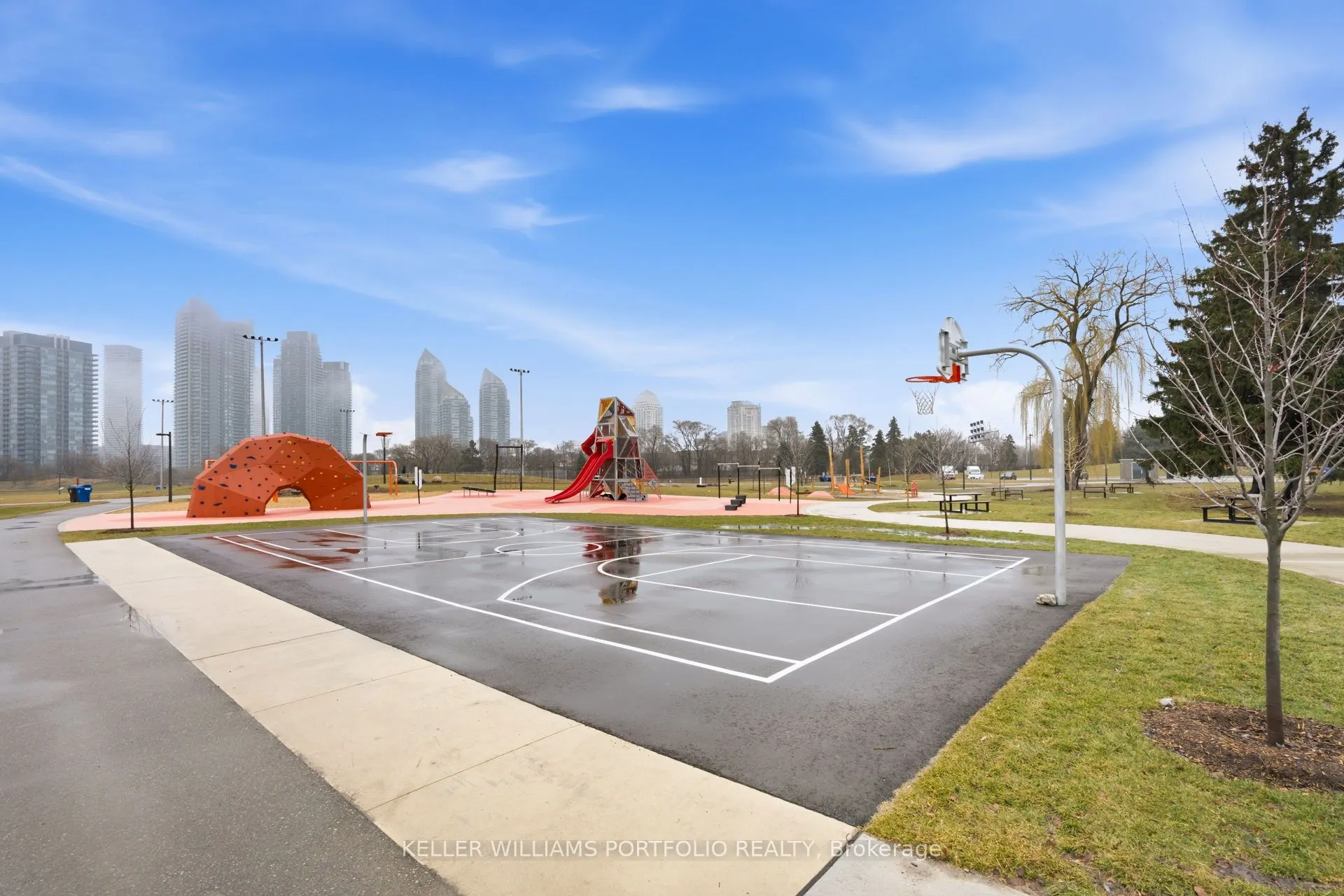 190 Manitoba Street #802