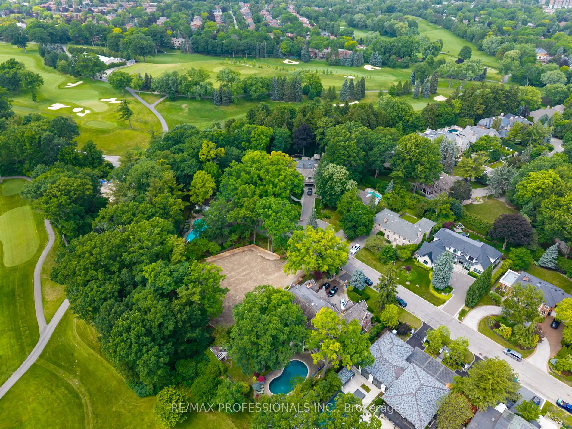10 Woodmere Court