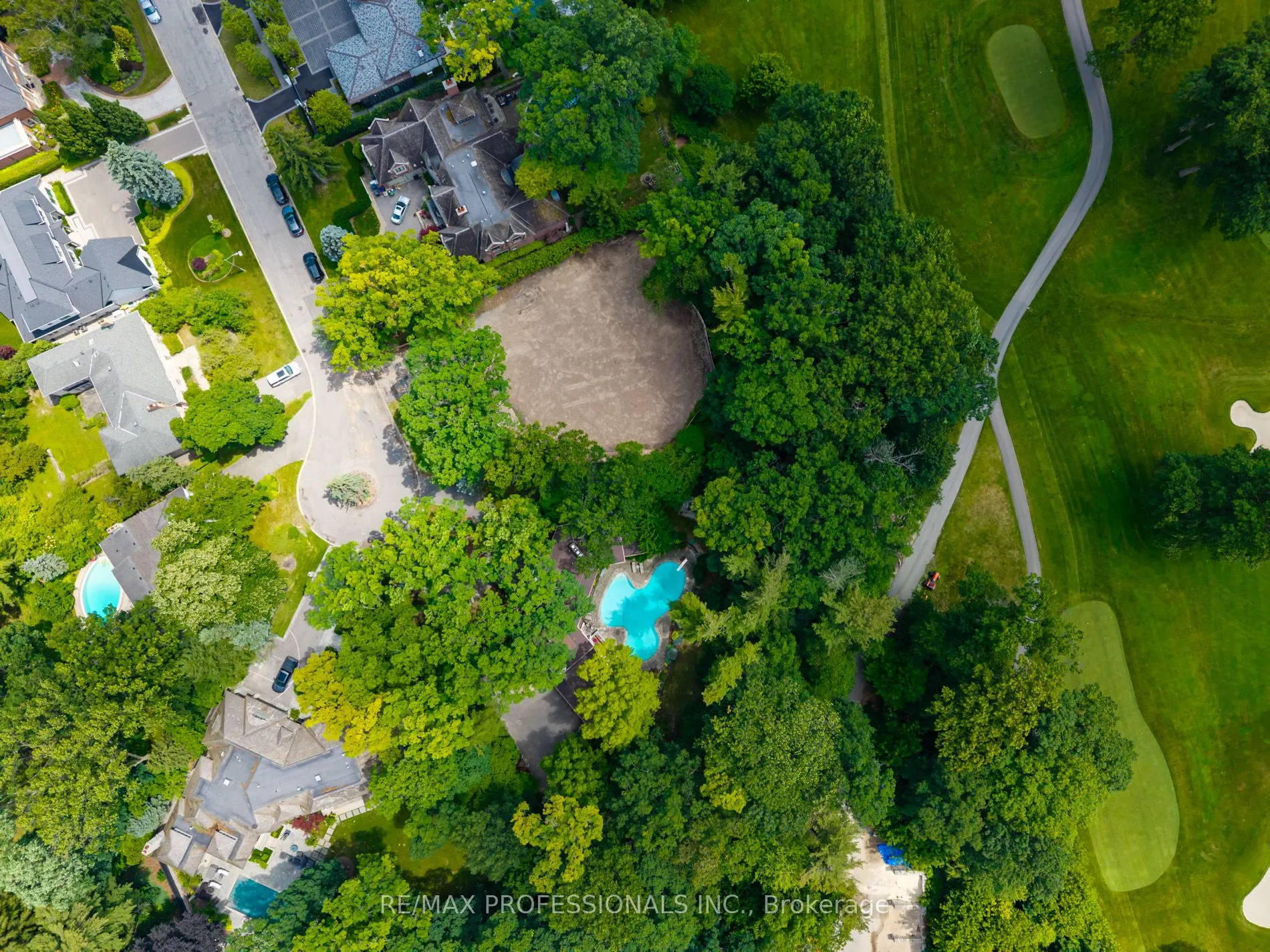 10 Woodmere Court