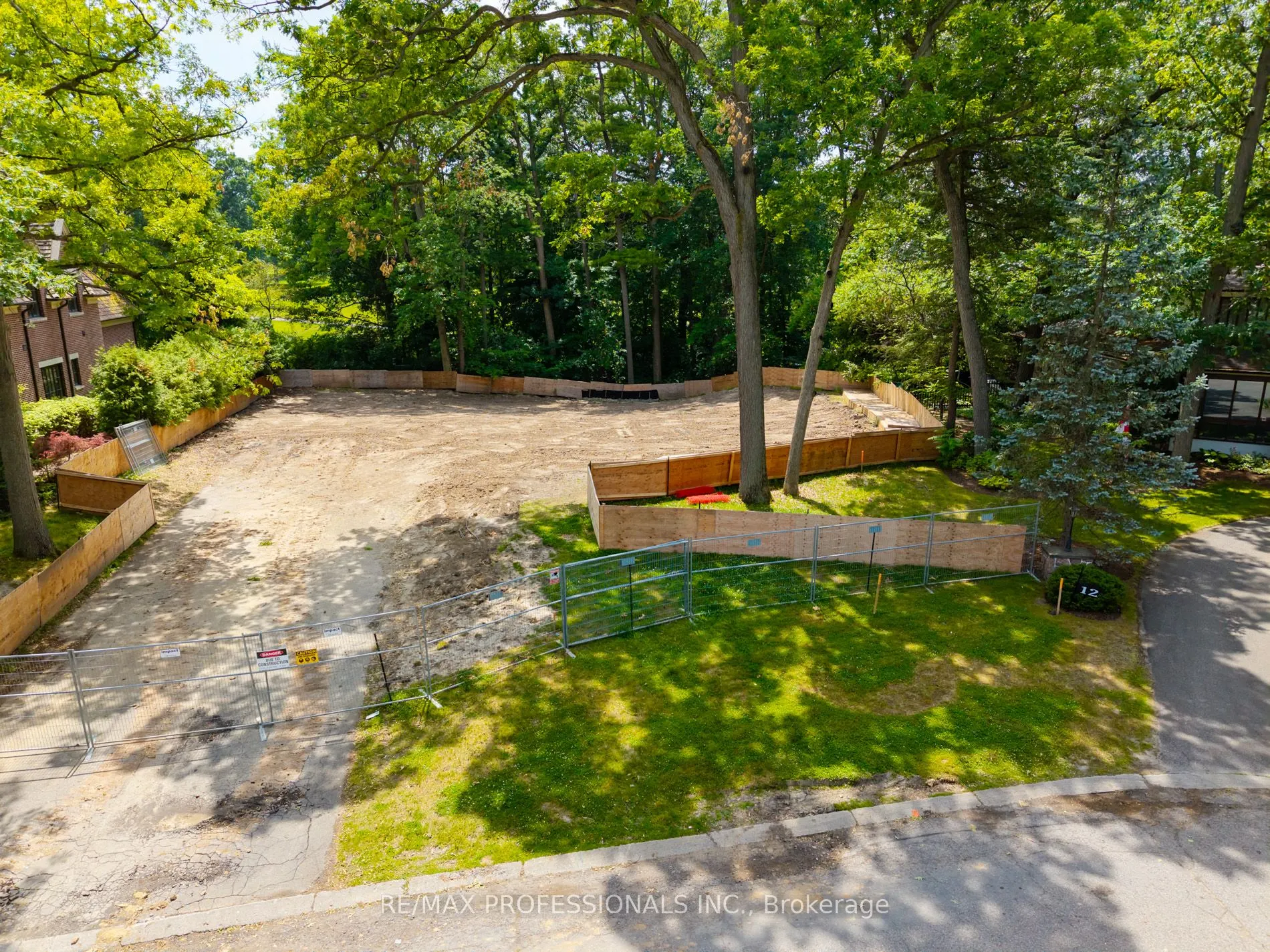 10 Woodmere Court