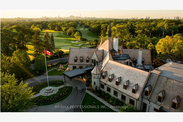 10 Woodmere Court