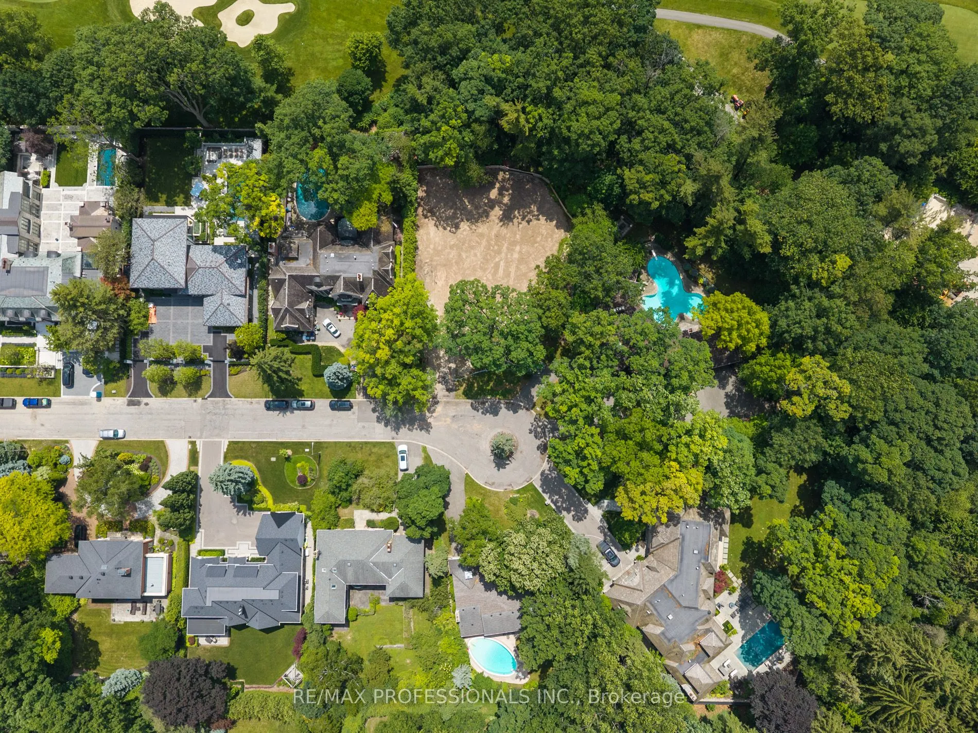 10 Woodmere Court