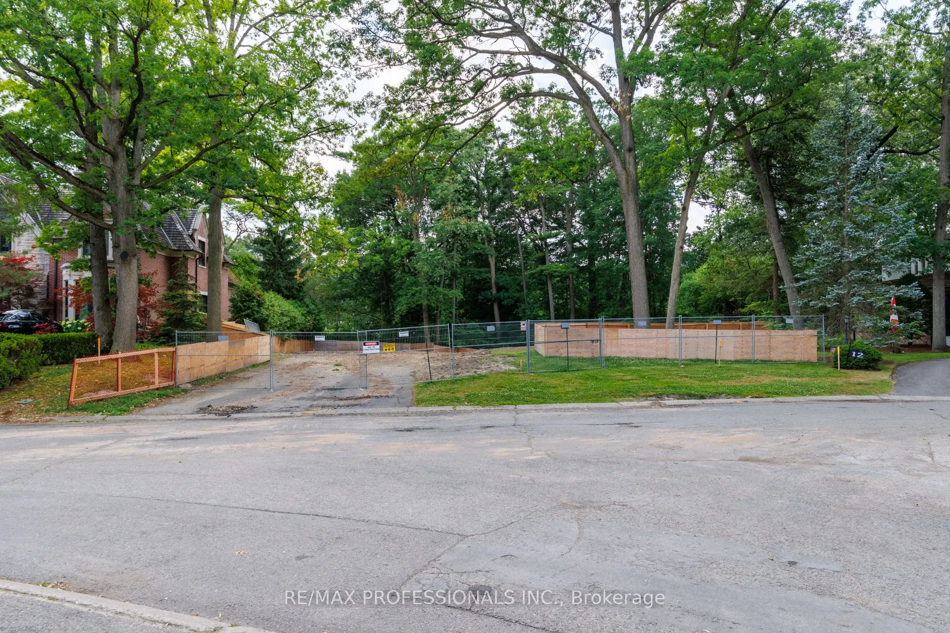 10 Woodmere Court