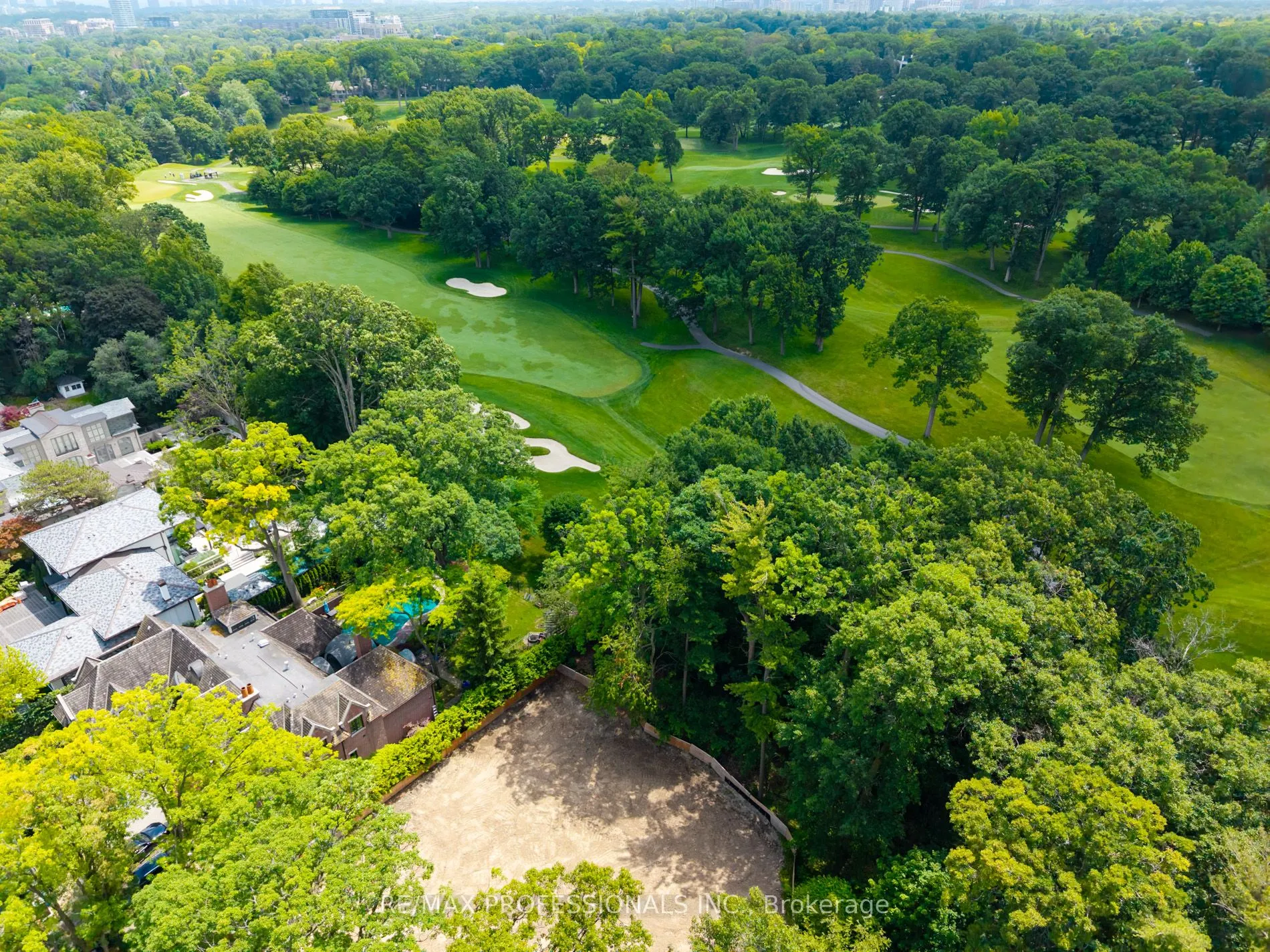 10 Woodmere Court