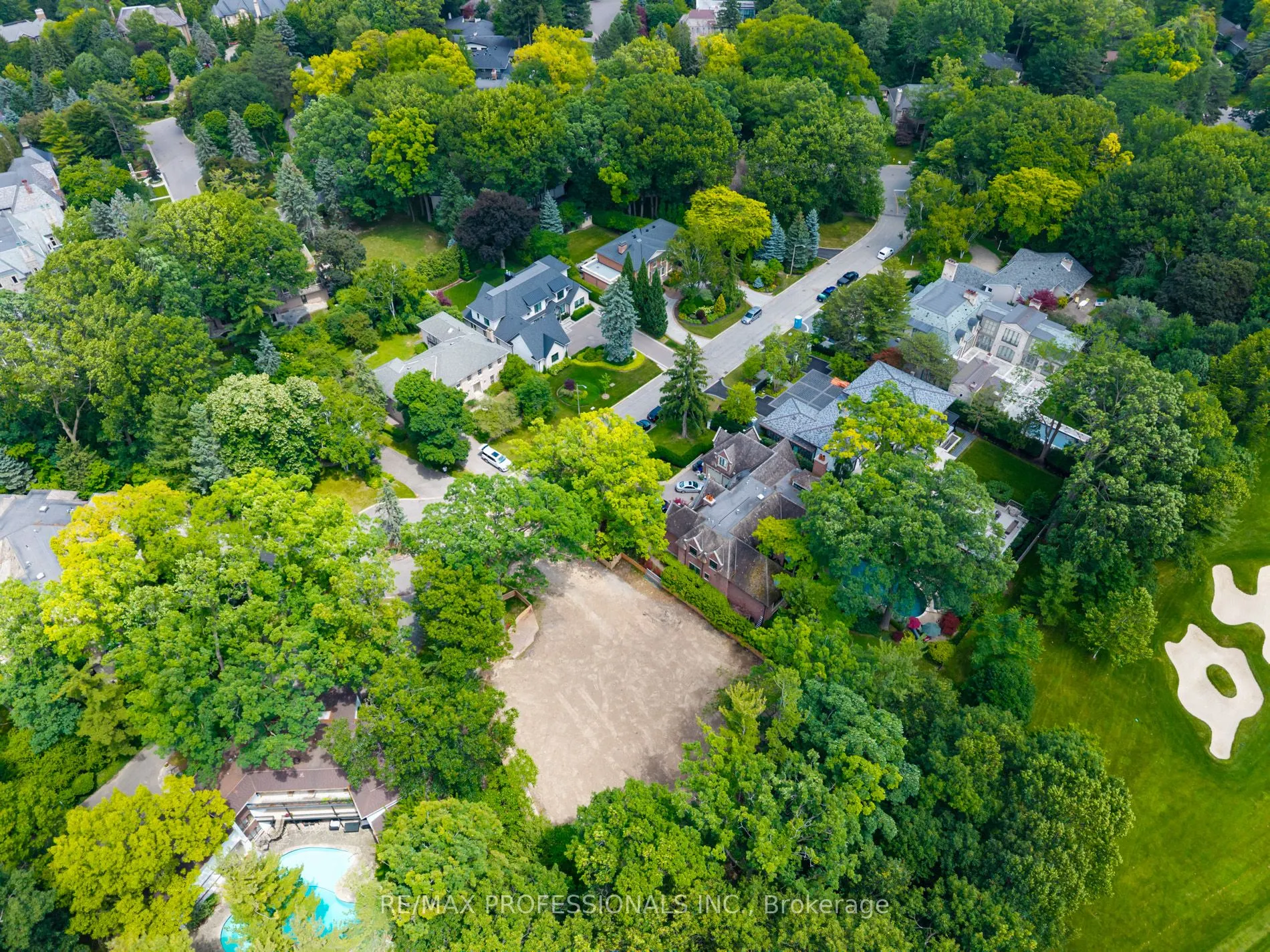 10 Woodmere Court